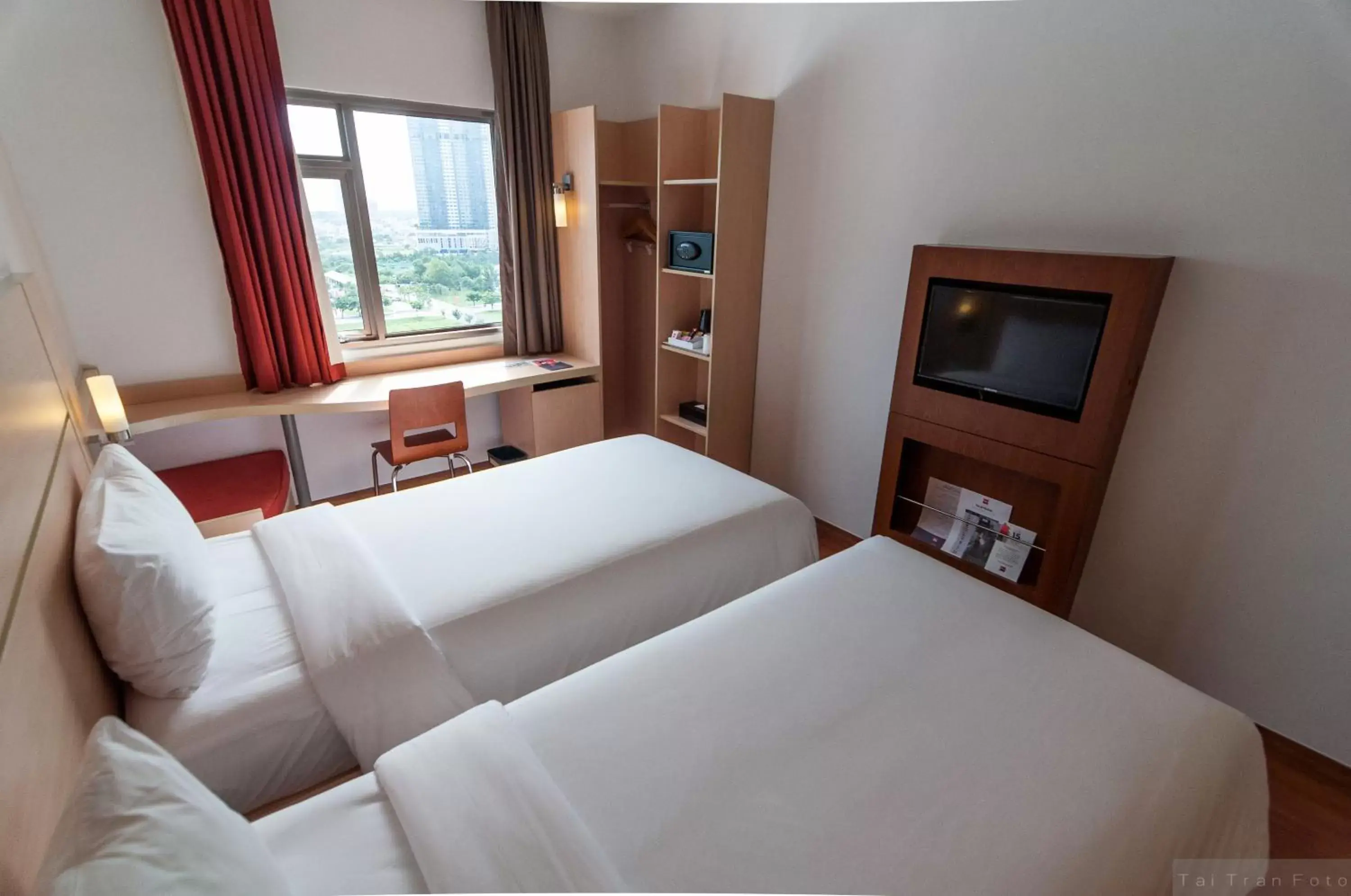 Standard Twin Room in Ibis Saigon South