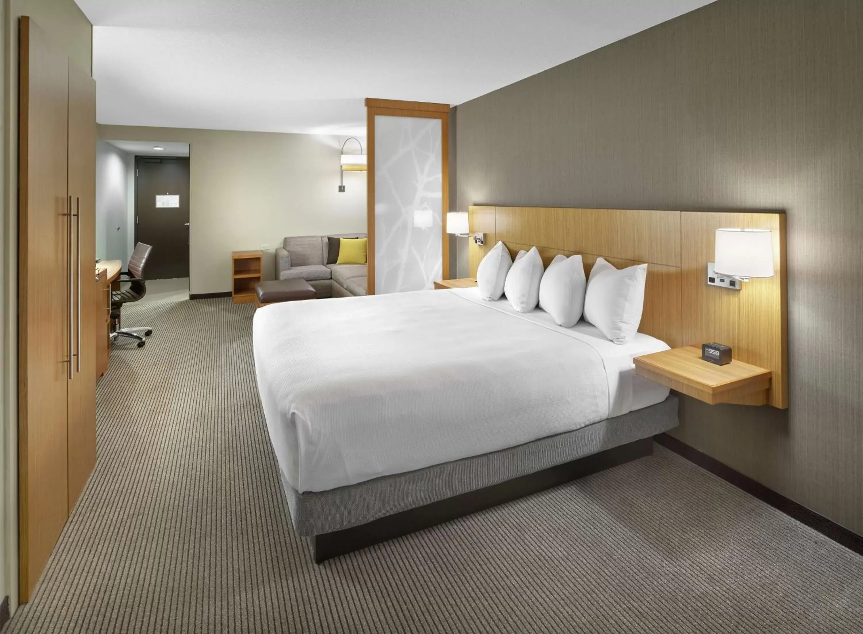 Bedroom, Bed in DoubleTree by Hilton Edmonton Downtown