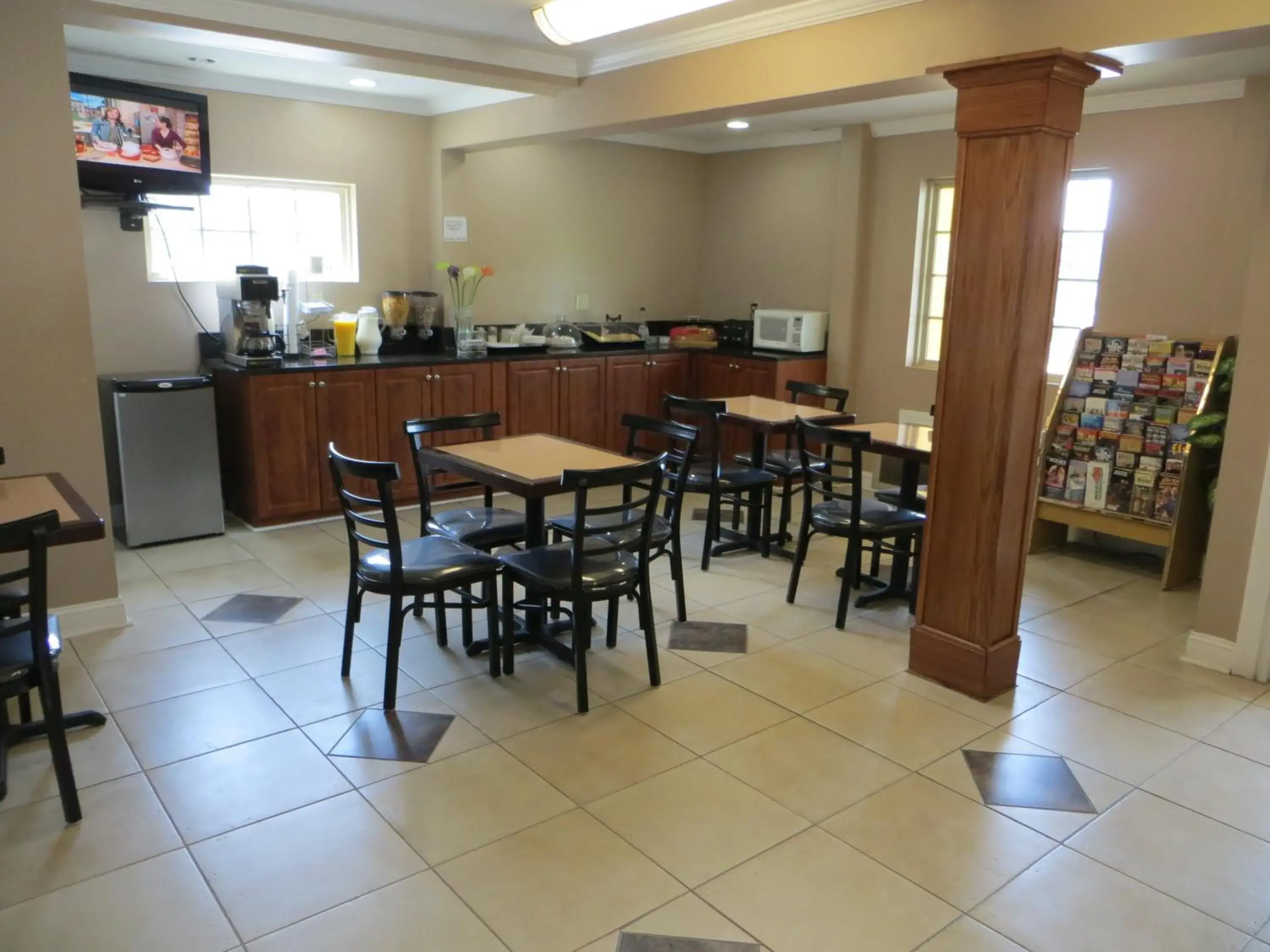 Restaurant/Places to Eat in Americas Best Value Inn Cartersville