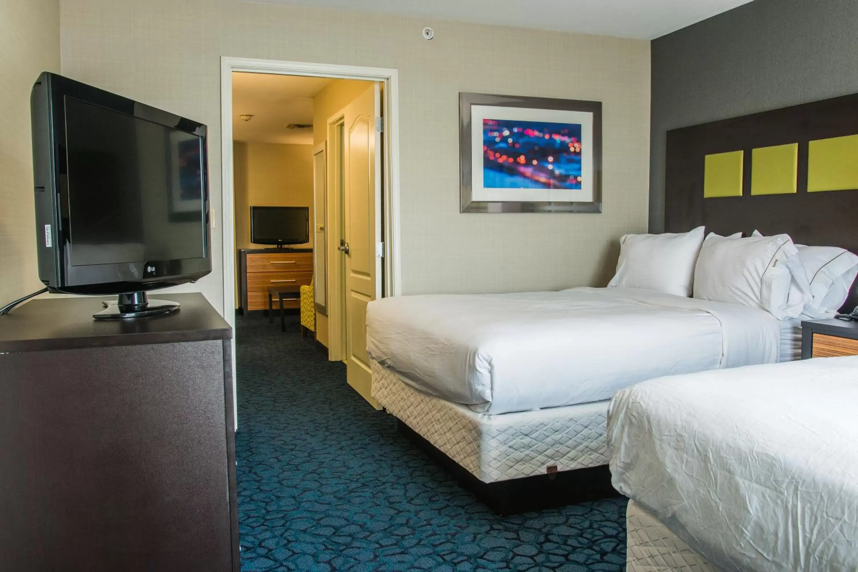 Photo of the whole room, Bed in Holiday Inn Express Jackson, an IHG Hotel