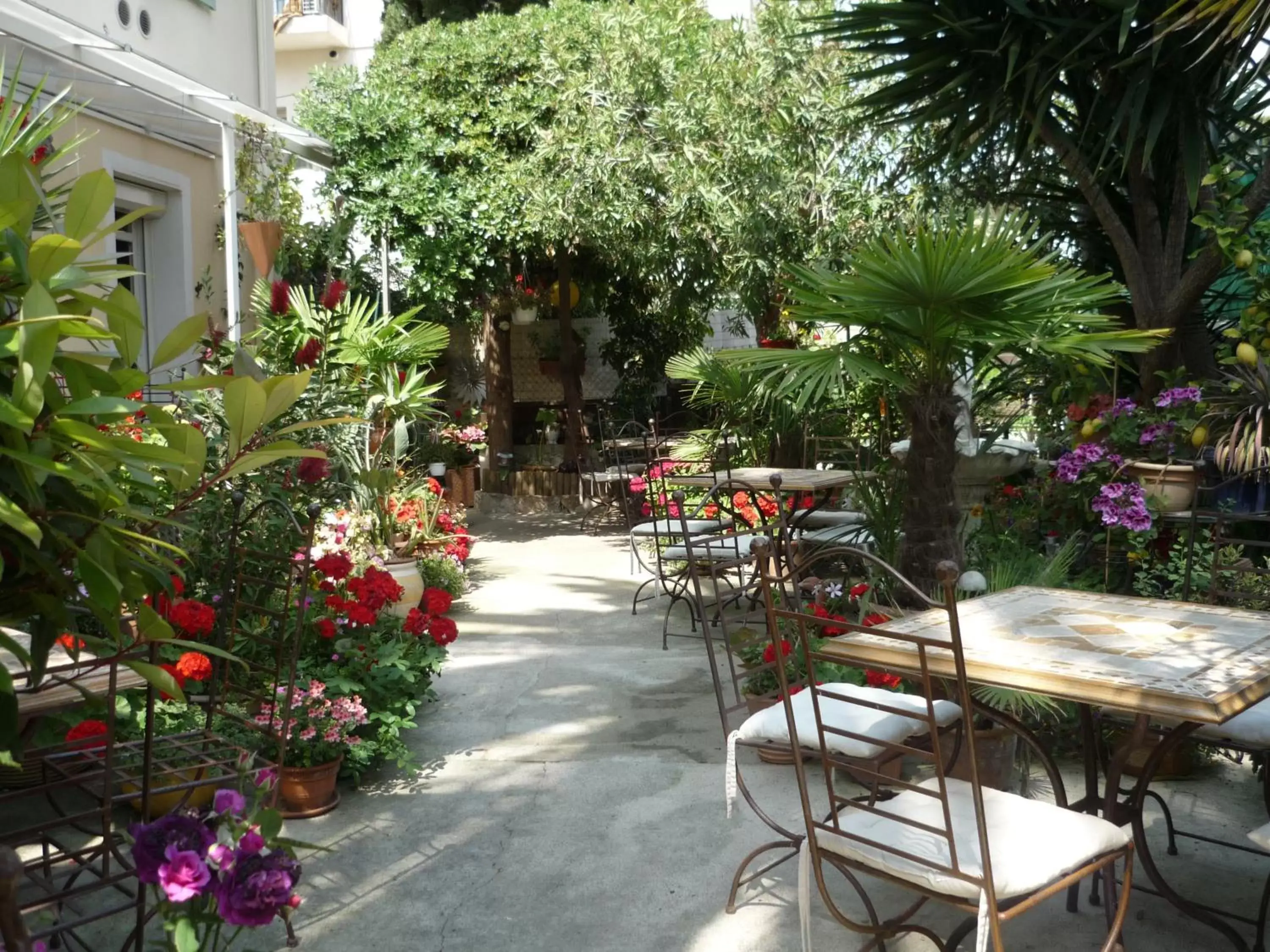 Balcony/Terrace, Restaurant/Places to Eat in Logis Hôtel Villa Victorine