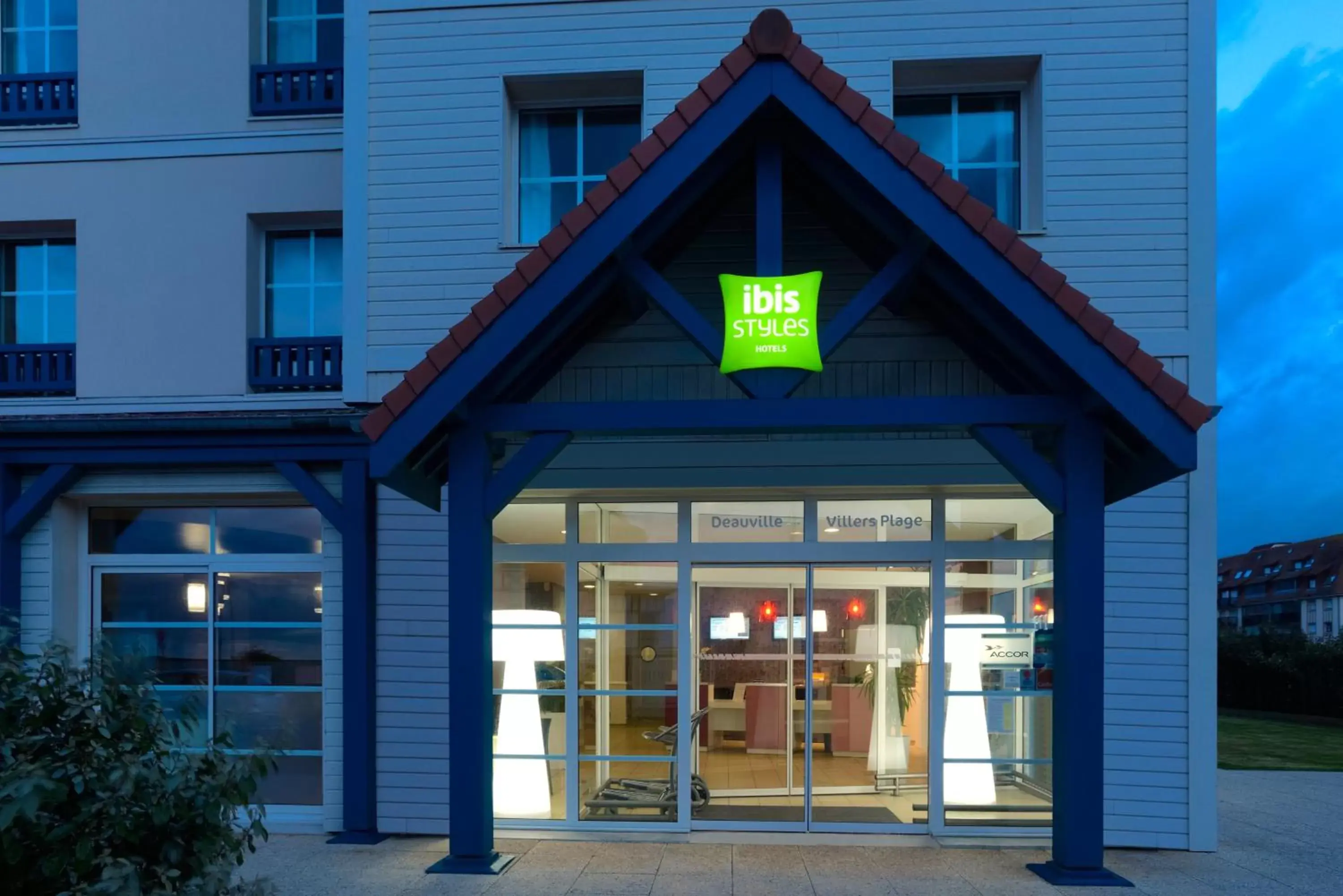 Facade/entrance in ibis Styles Deauville Villers Plage