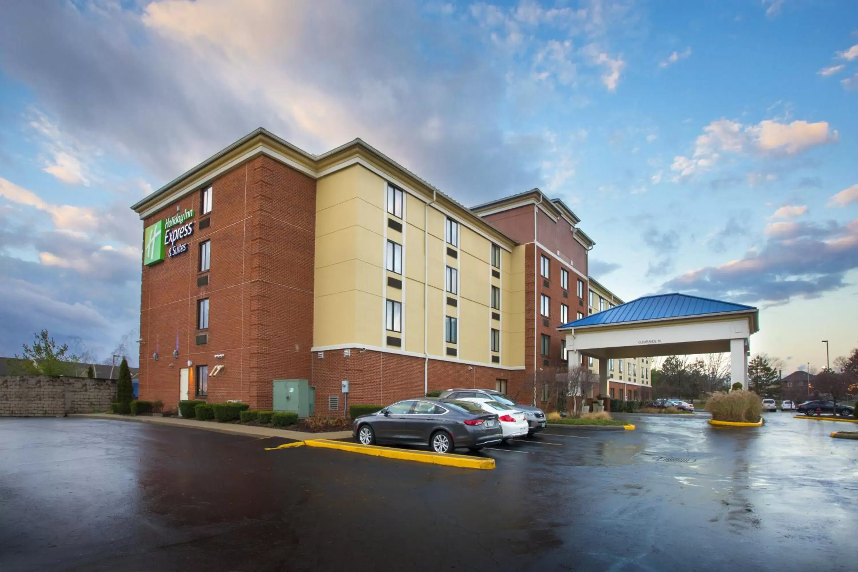 Property Building in Holiday Inn Express Hotel & Suites Columbus Airport, an IHG Hotel