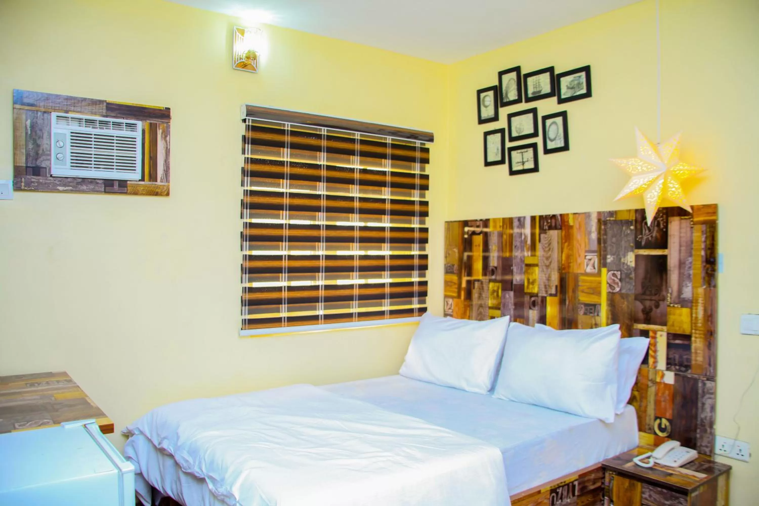 Bedroom, Bed in ONTARIO SUITES