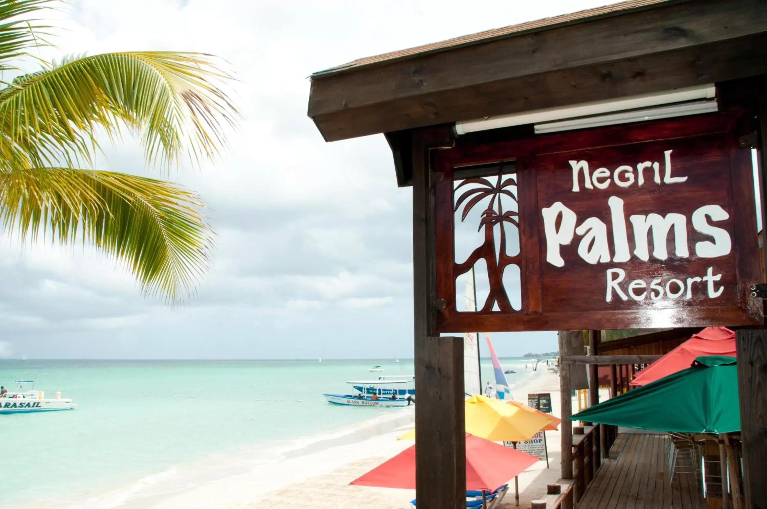 Beach in Negril Palms