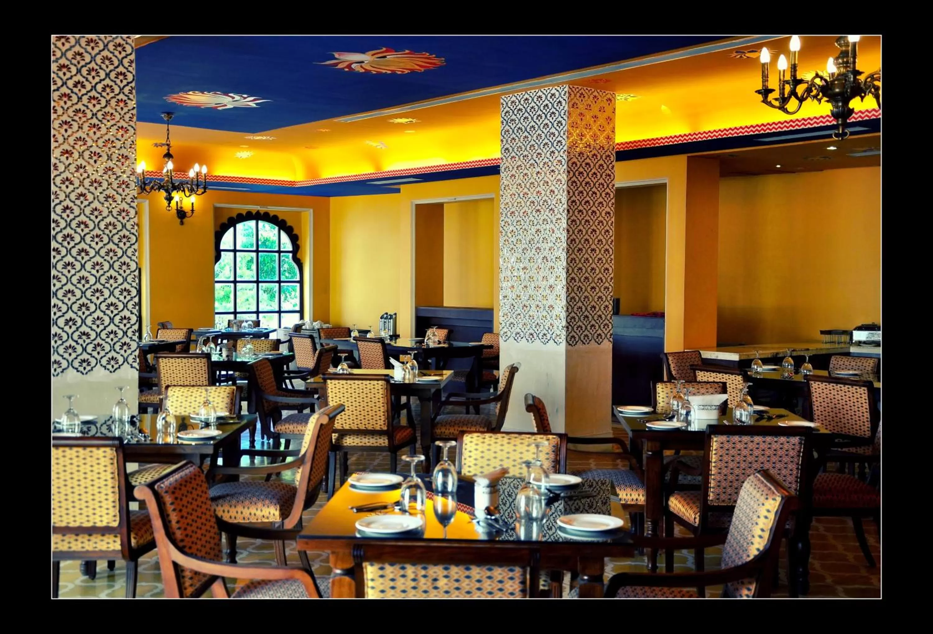 Restaurant/places to eat in jüSTa Rajputana Resort & Convention Centre, Udaipur