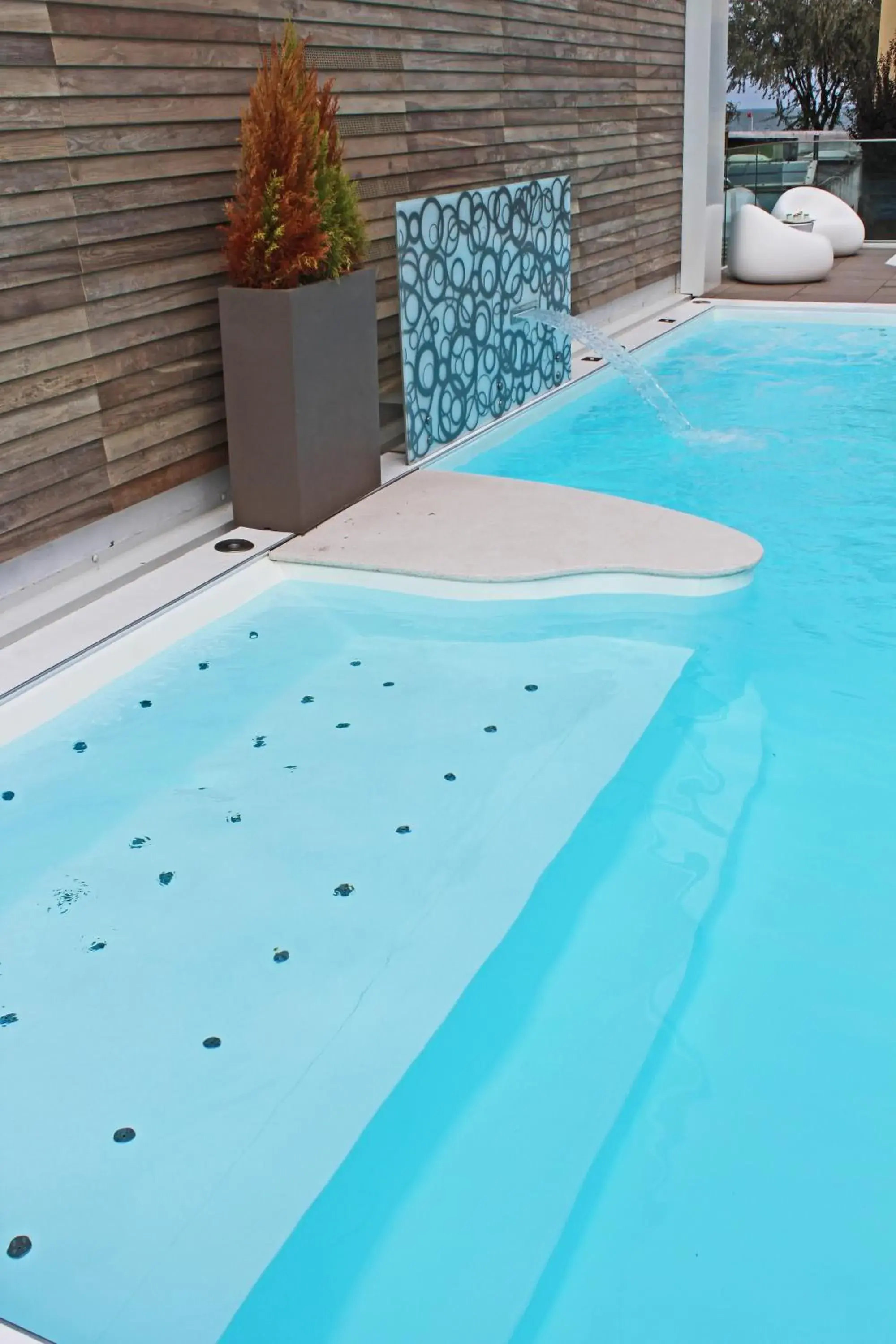 Hot Tub, Swimming Pool in Hotel Villa Paola