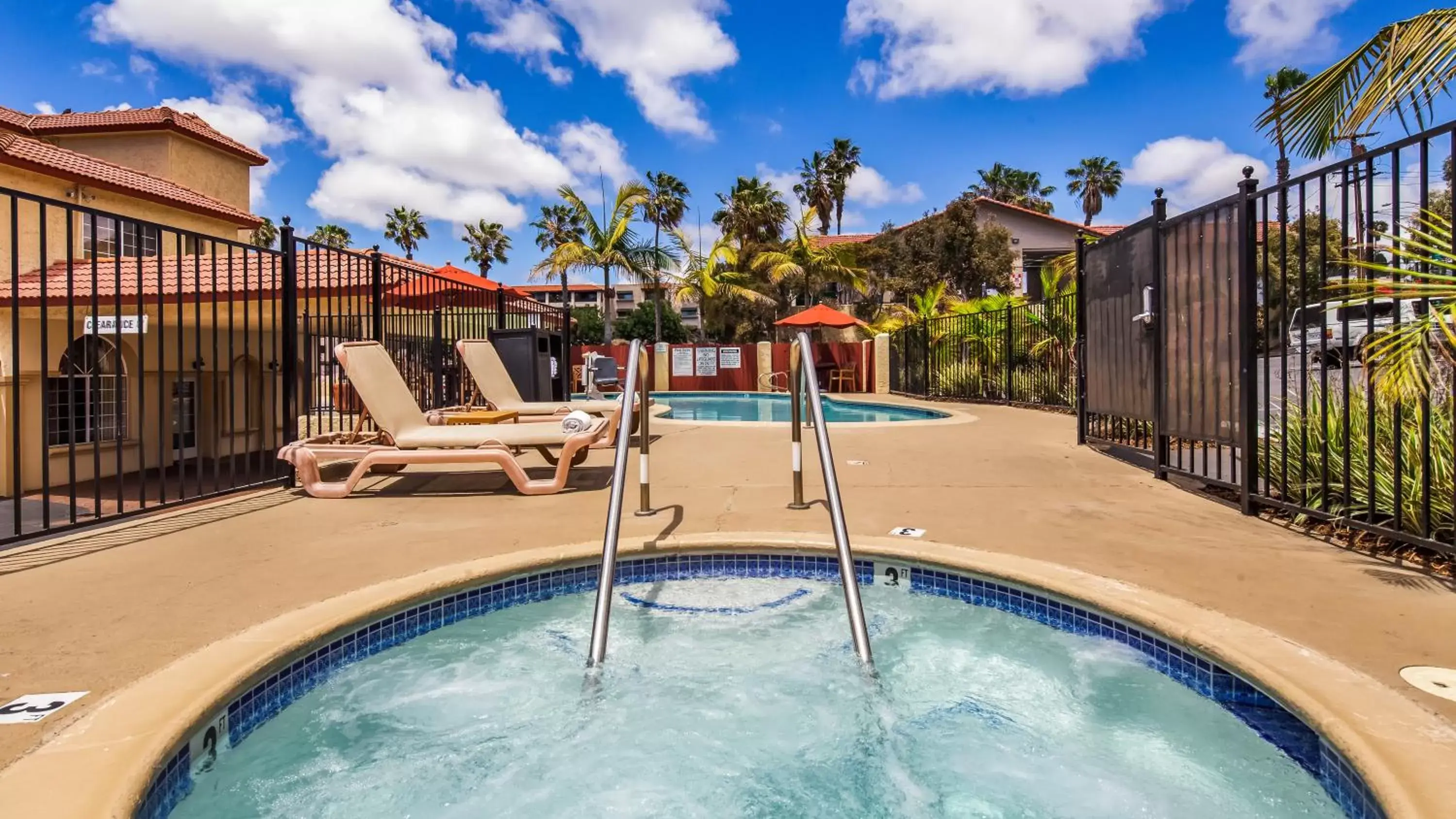 Swimming Pool in Mission Bay Inn San Diego