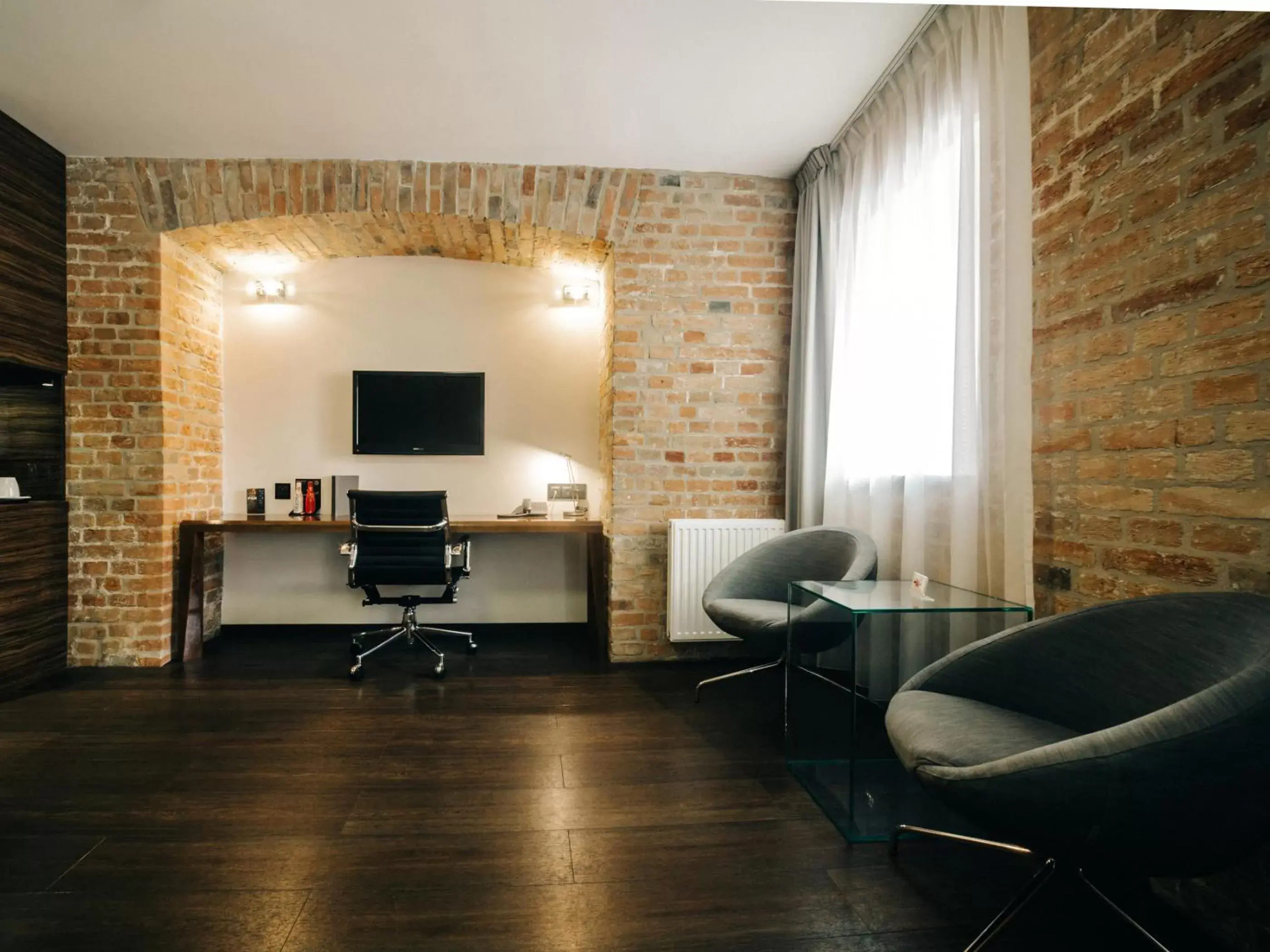 Photo of the whole room, Seating Area in Q Hotel Grand Cru Gdańsk