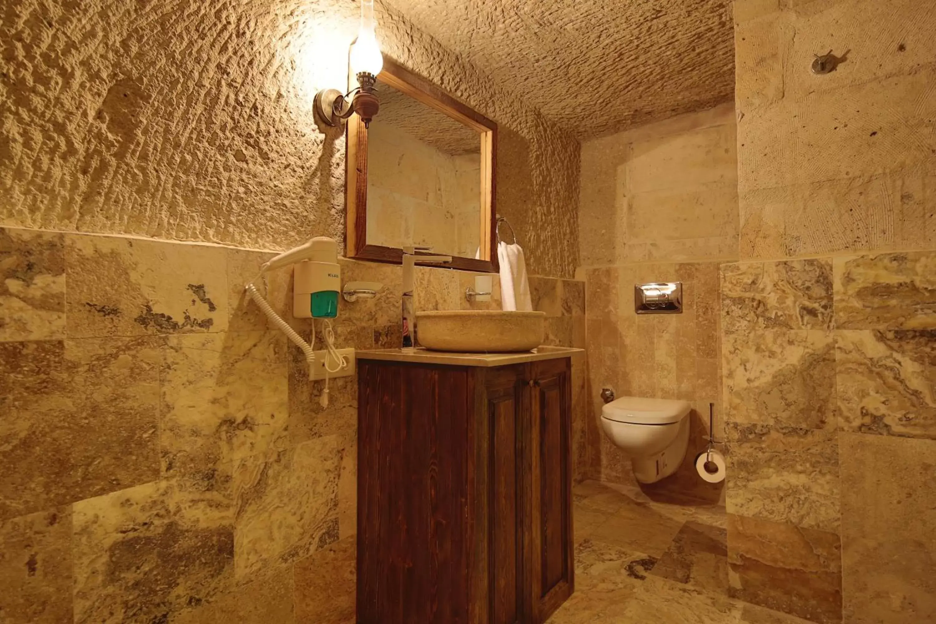 Bathroom in Hidden Cave Hotel