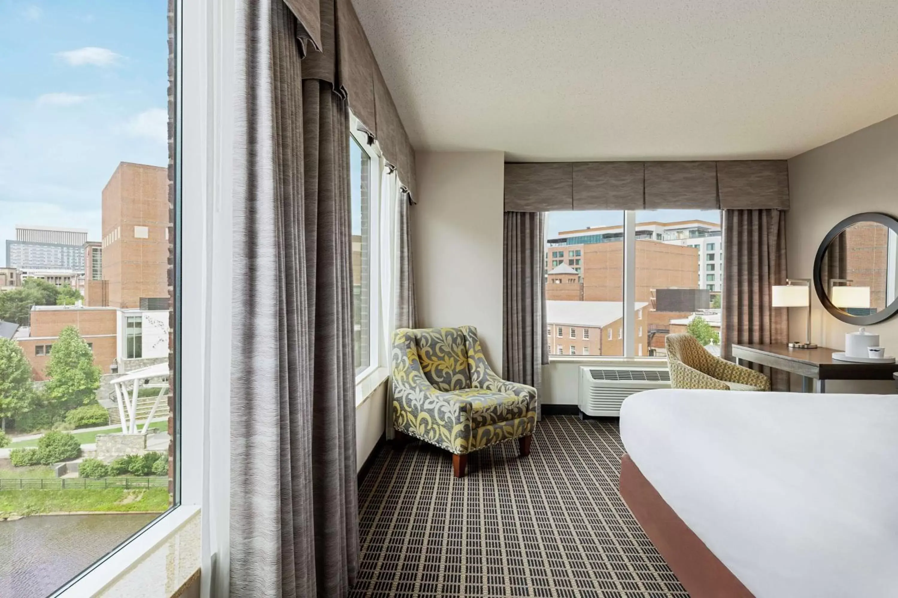 Bedroom, View in Hampton Inn & Suites Greenville-Downtown-Riverplace