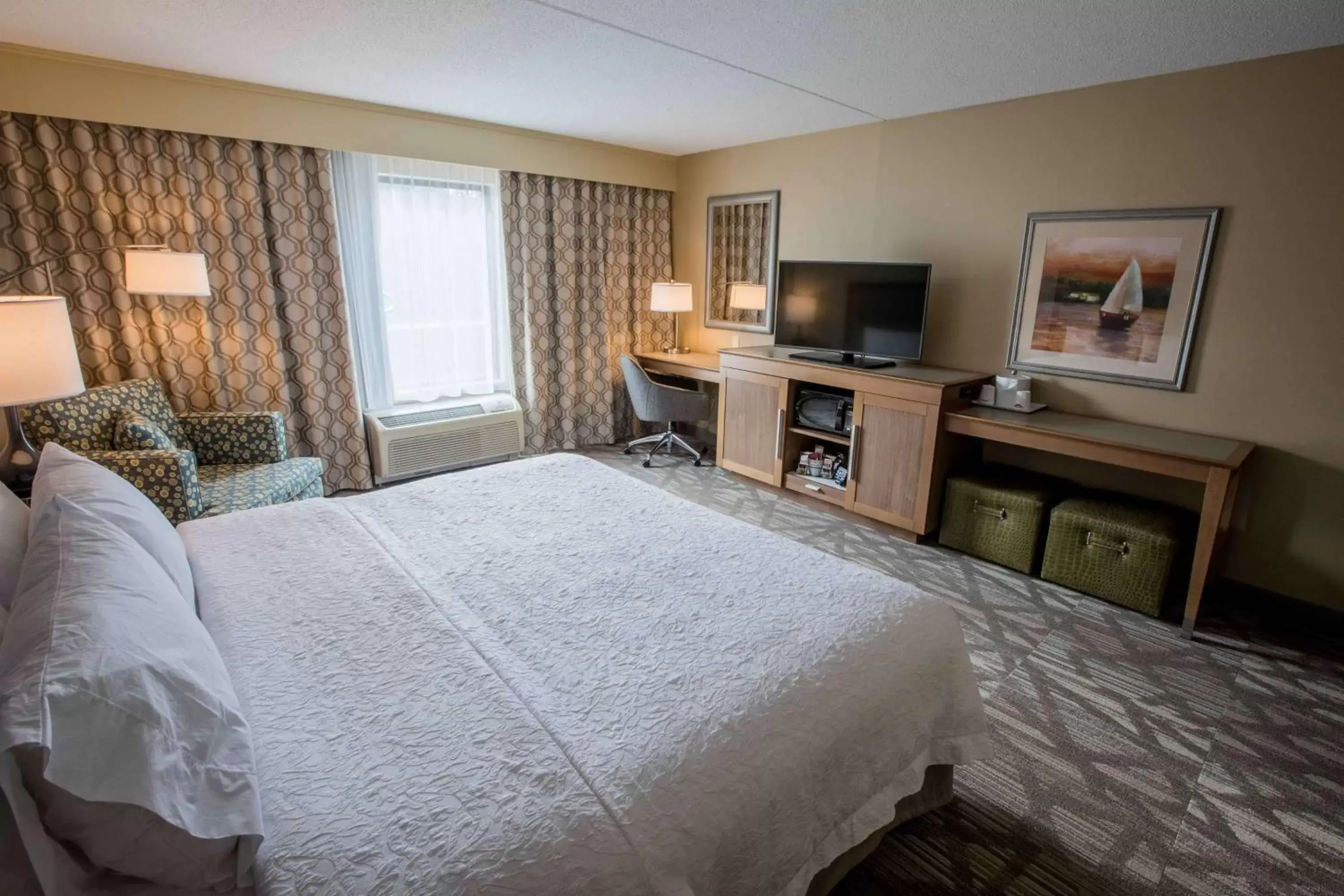 Bedroom, Bed in Hampton Inn & Suites Tilton