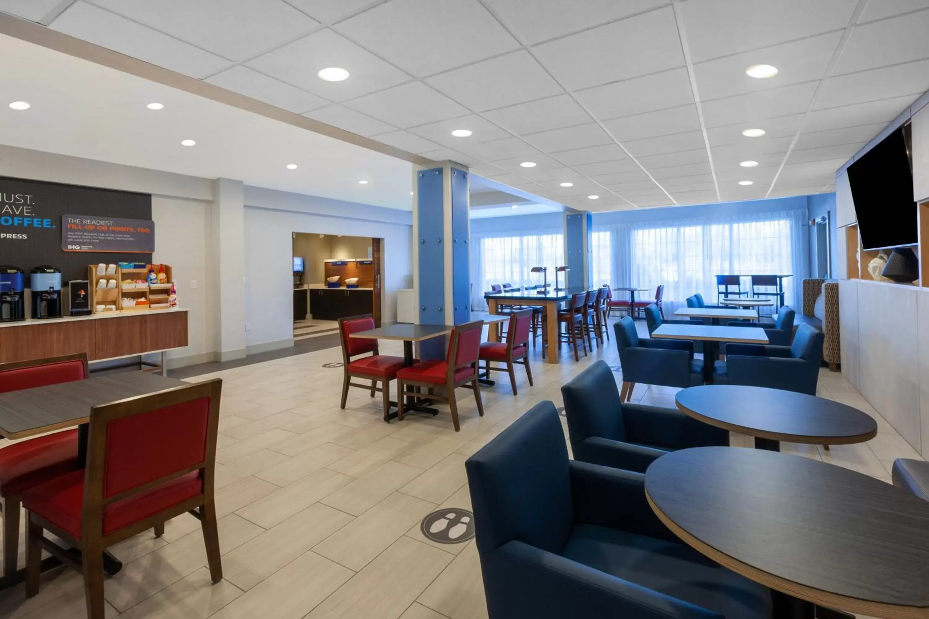 Breakfast, Restaurant/Places to Eat in Holiday Inn Express Hotel & Suites Woodhaven, an IHG Hotel