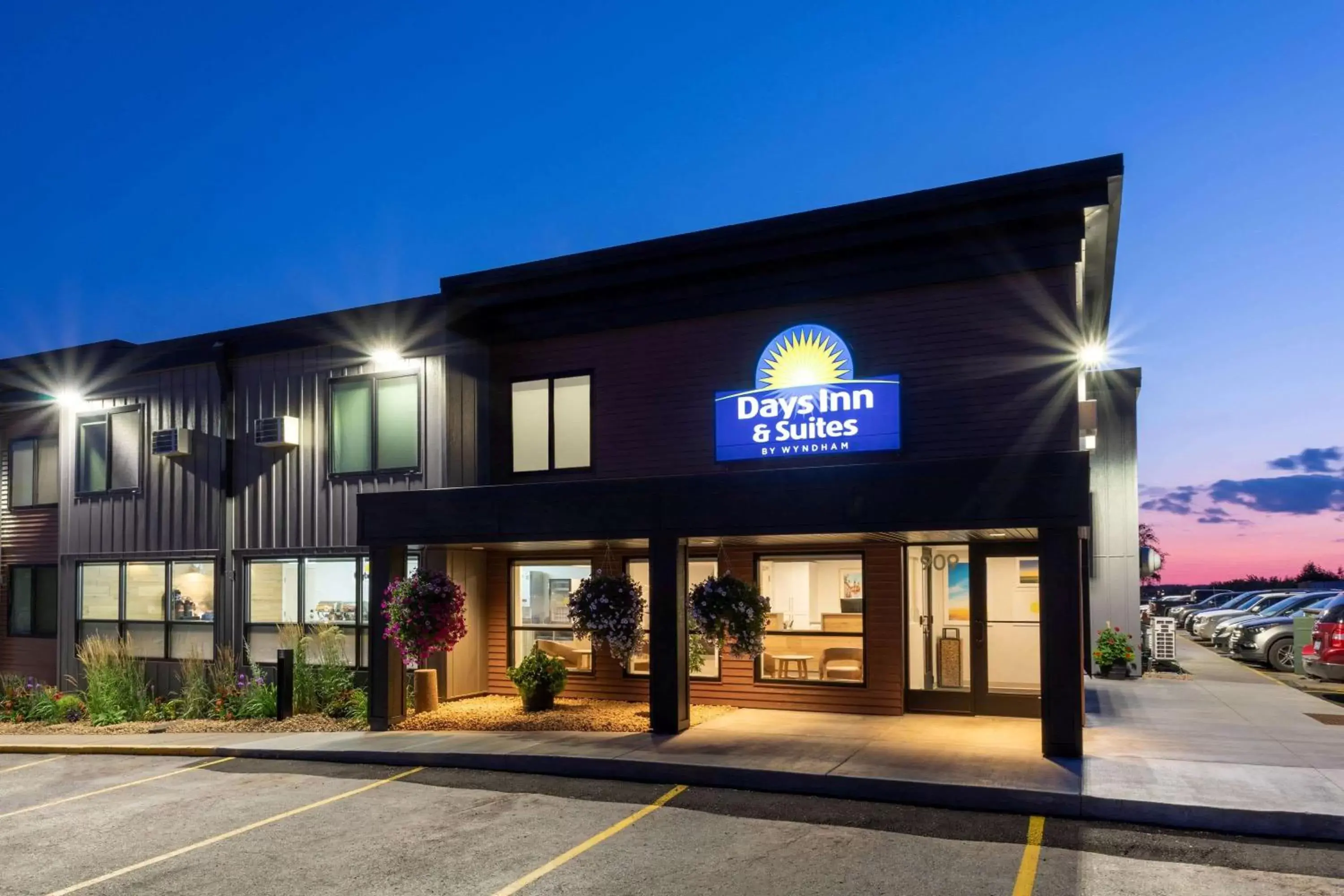 Property Building in Days Inn & Suites by Wyndham Duluth by the Mall