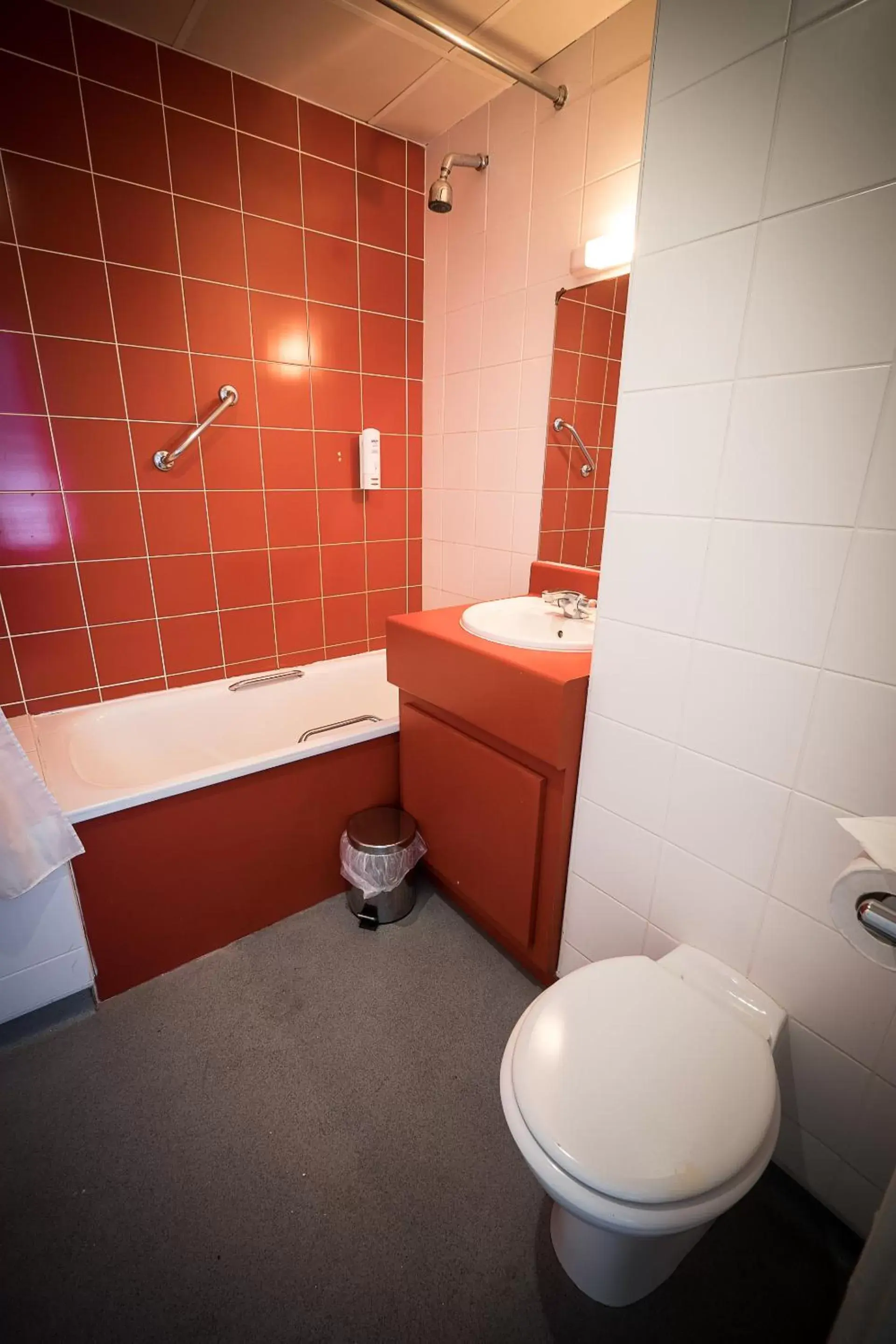 Bathroom in Travelodge Belfast