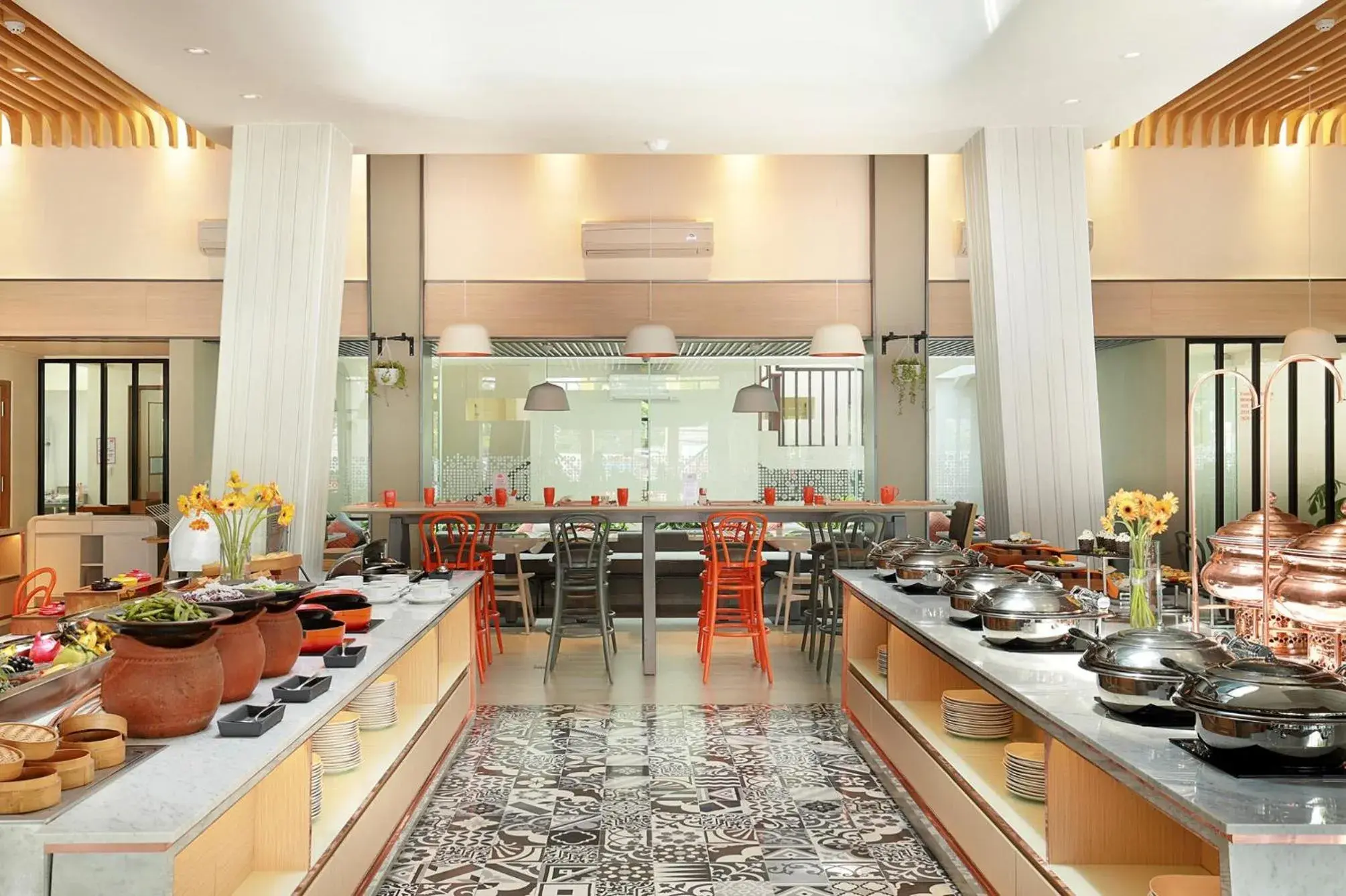 Buffet breakfast, Restaurant/Places to Eat in HARRIS Hotel Kuta Tuban Bali