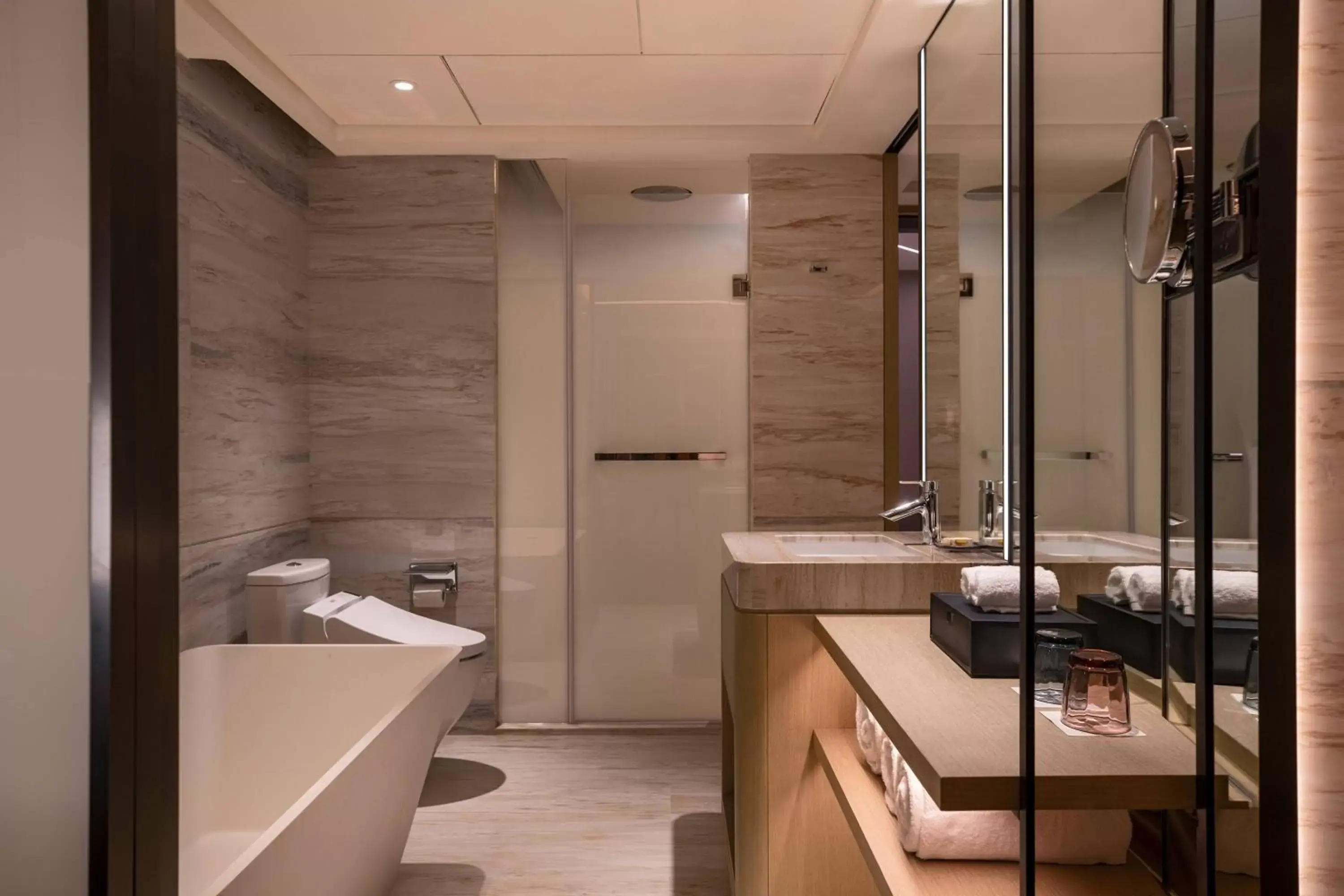 King Room - High Floor in Renaissance Shenzhen Luohu Hotel King Room - High Floor in Renaissance Shenzhen Luohu Hotel