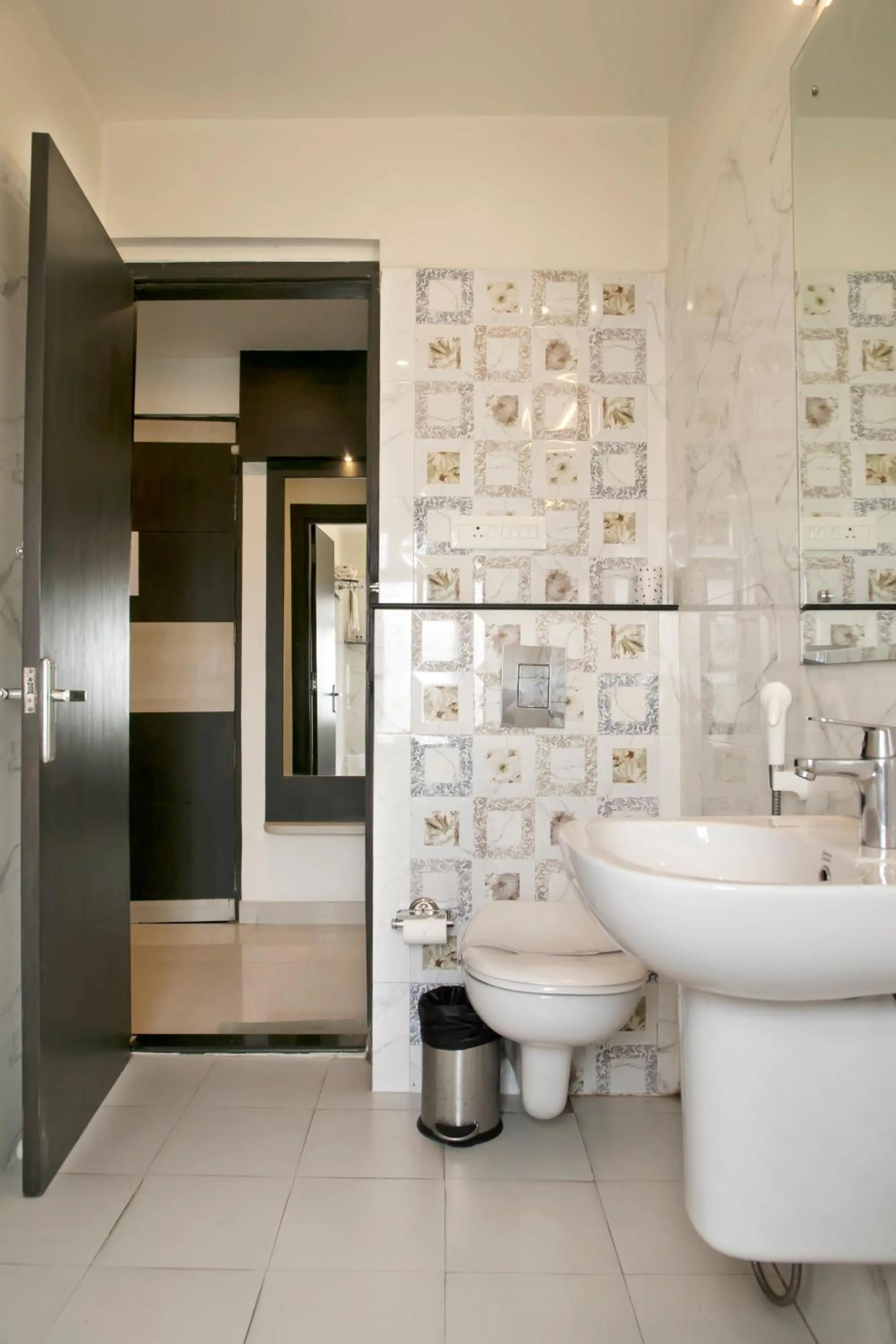 Bathroom in Hotel Ganges Grand - 600m from Kashi Vishwanath Temple