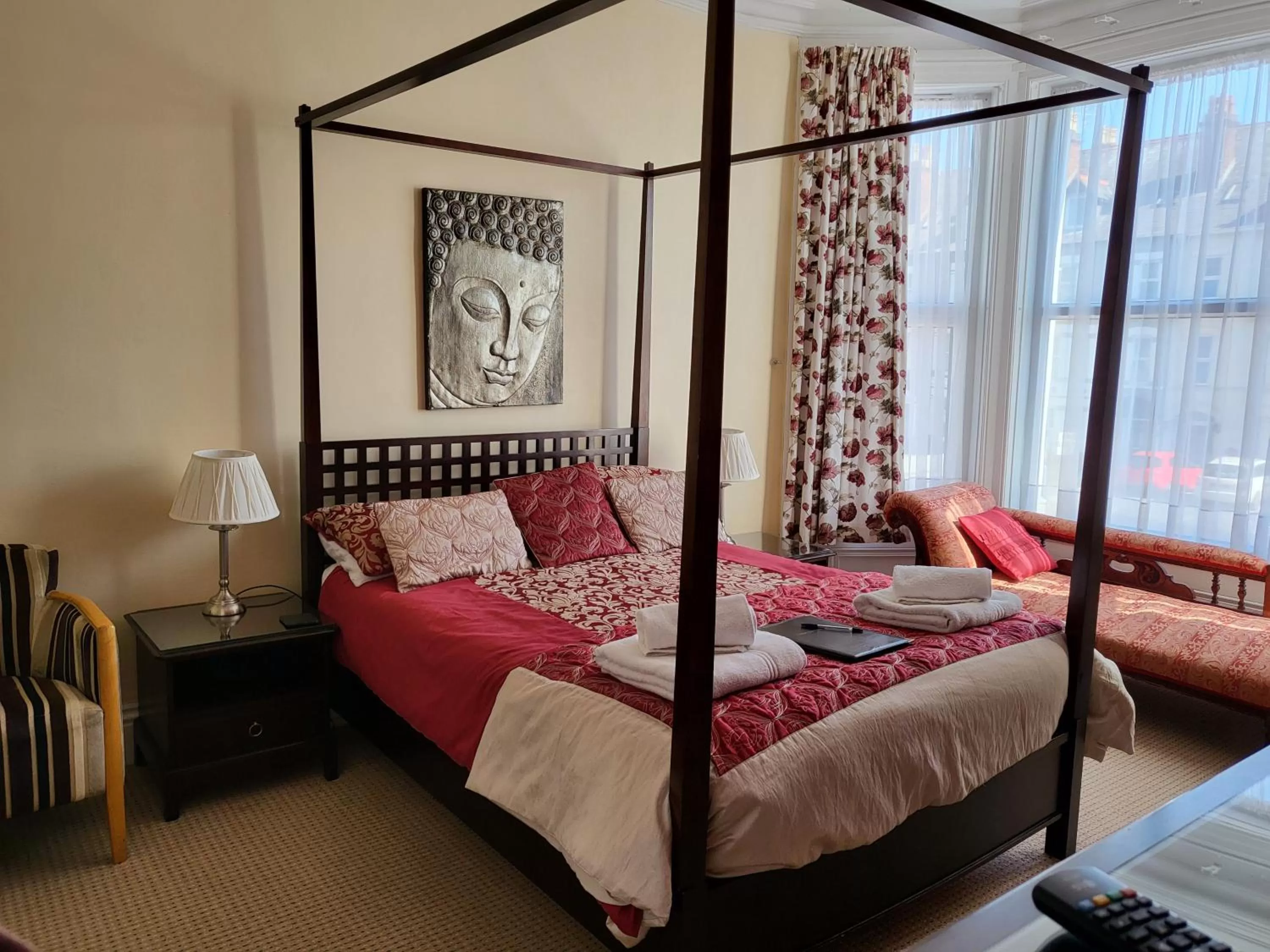 Deluxe Double Room with Shower in The Senarth Guesthouse - Seaside Guesthouse with Breakfast & Free Parking