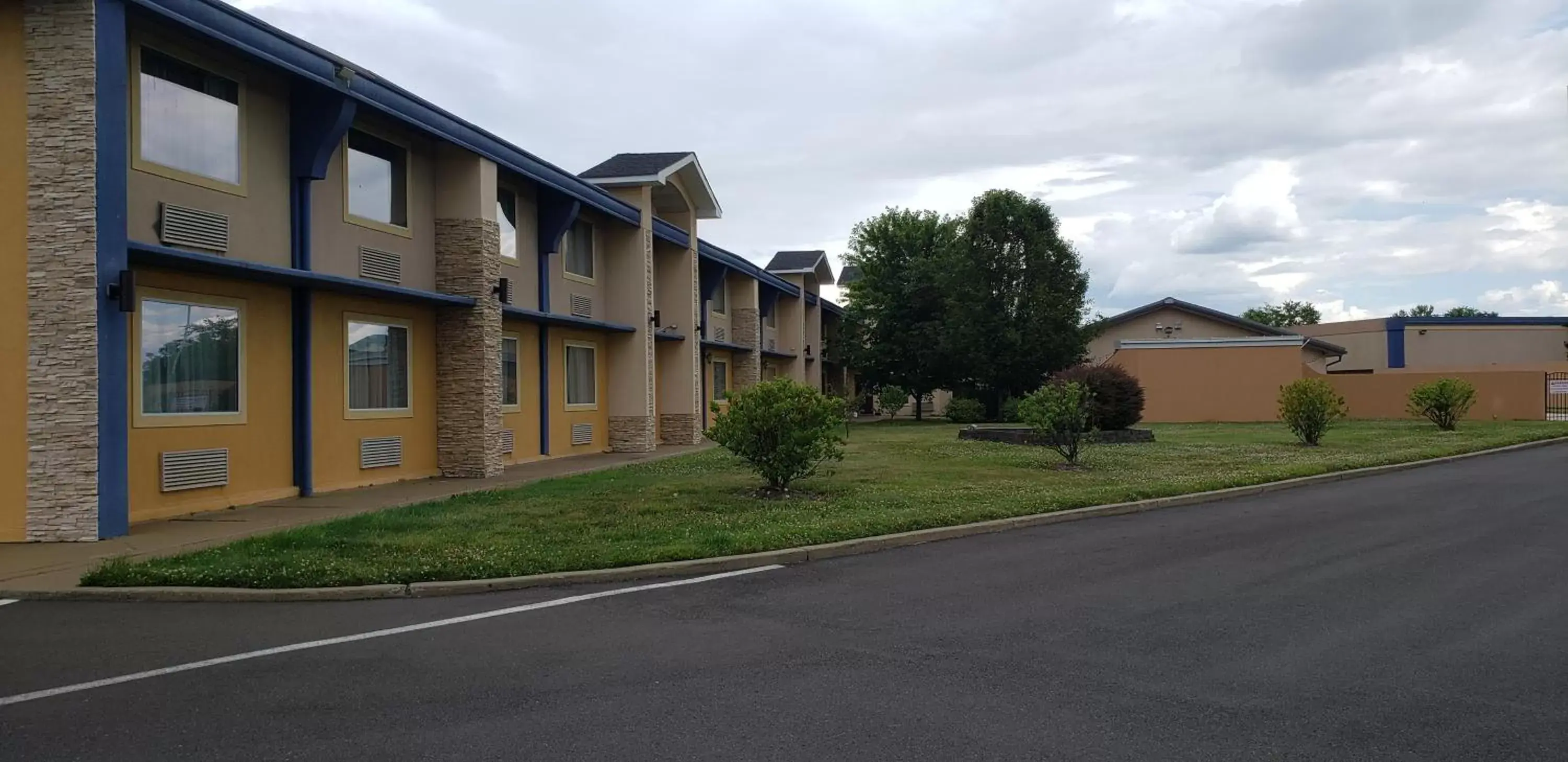 Facade/entrance, Property Building in Best Western Plus Philadelphia Bensalem Hotel