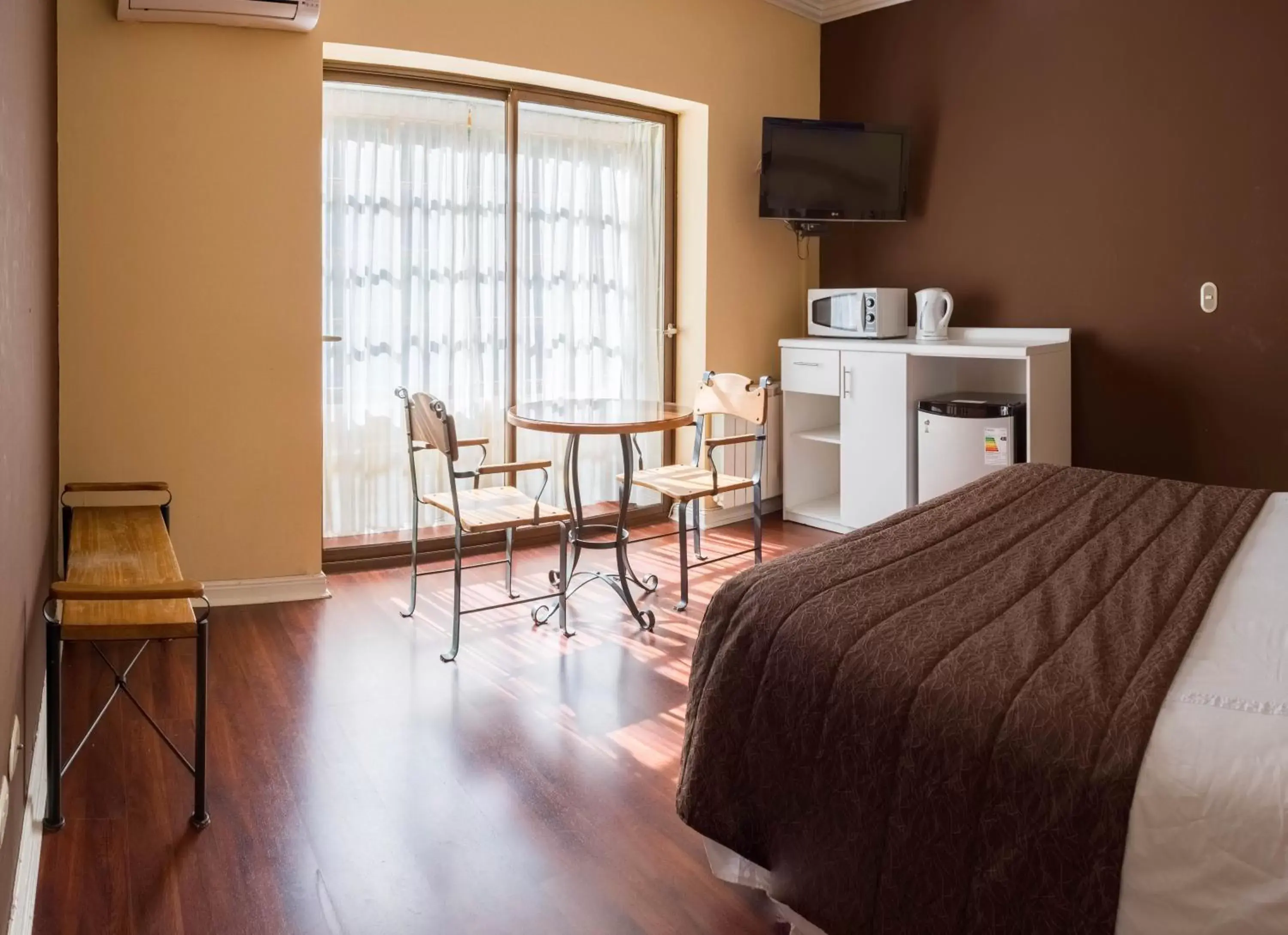 Queen Room with Pool View in Hotel Inti Kuyen Plaza Queen Room with Pool View in Hotel Inti Kuyen Plaza