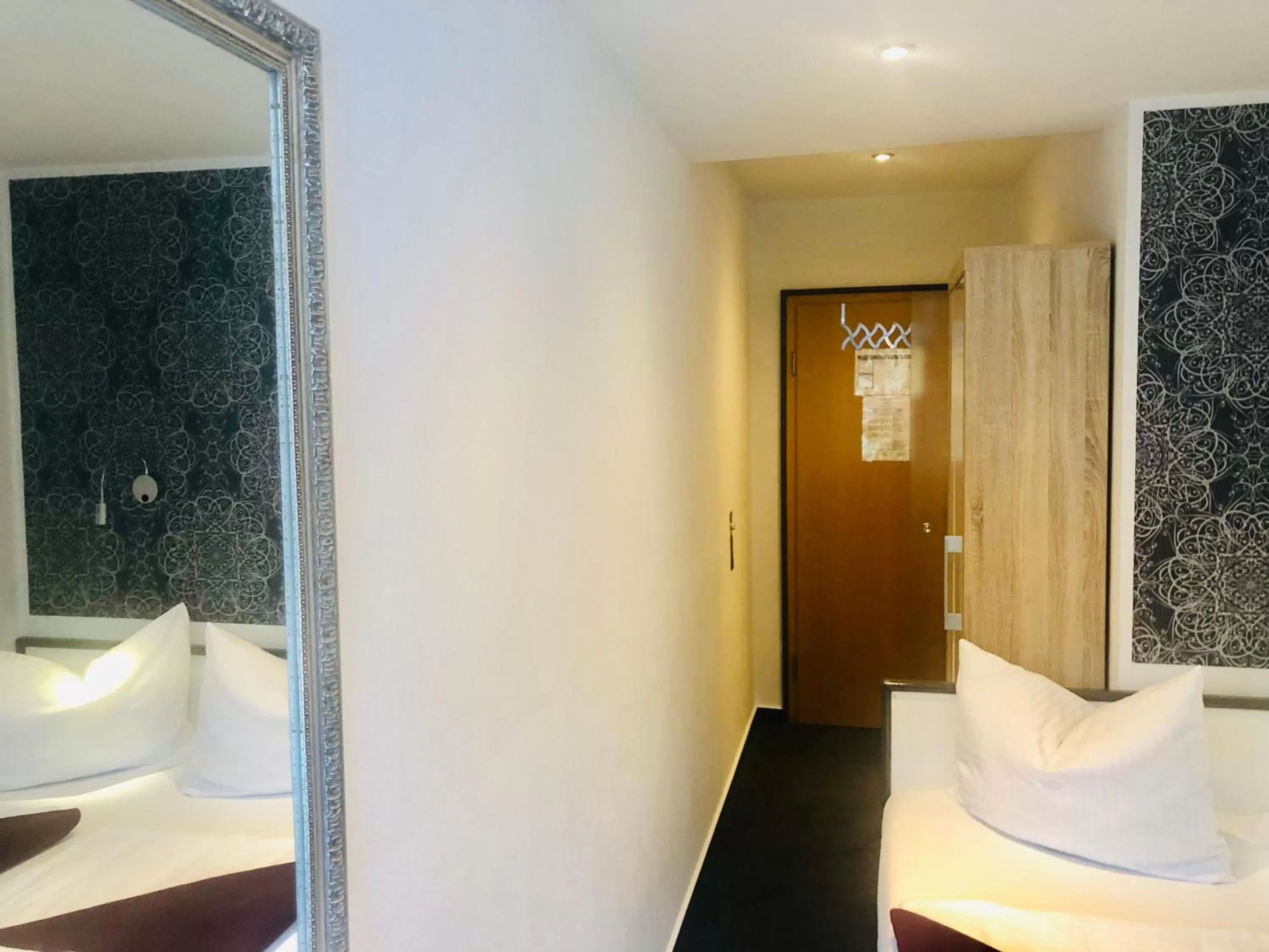 Photo of the whole room in Hotel am Schloss