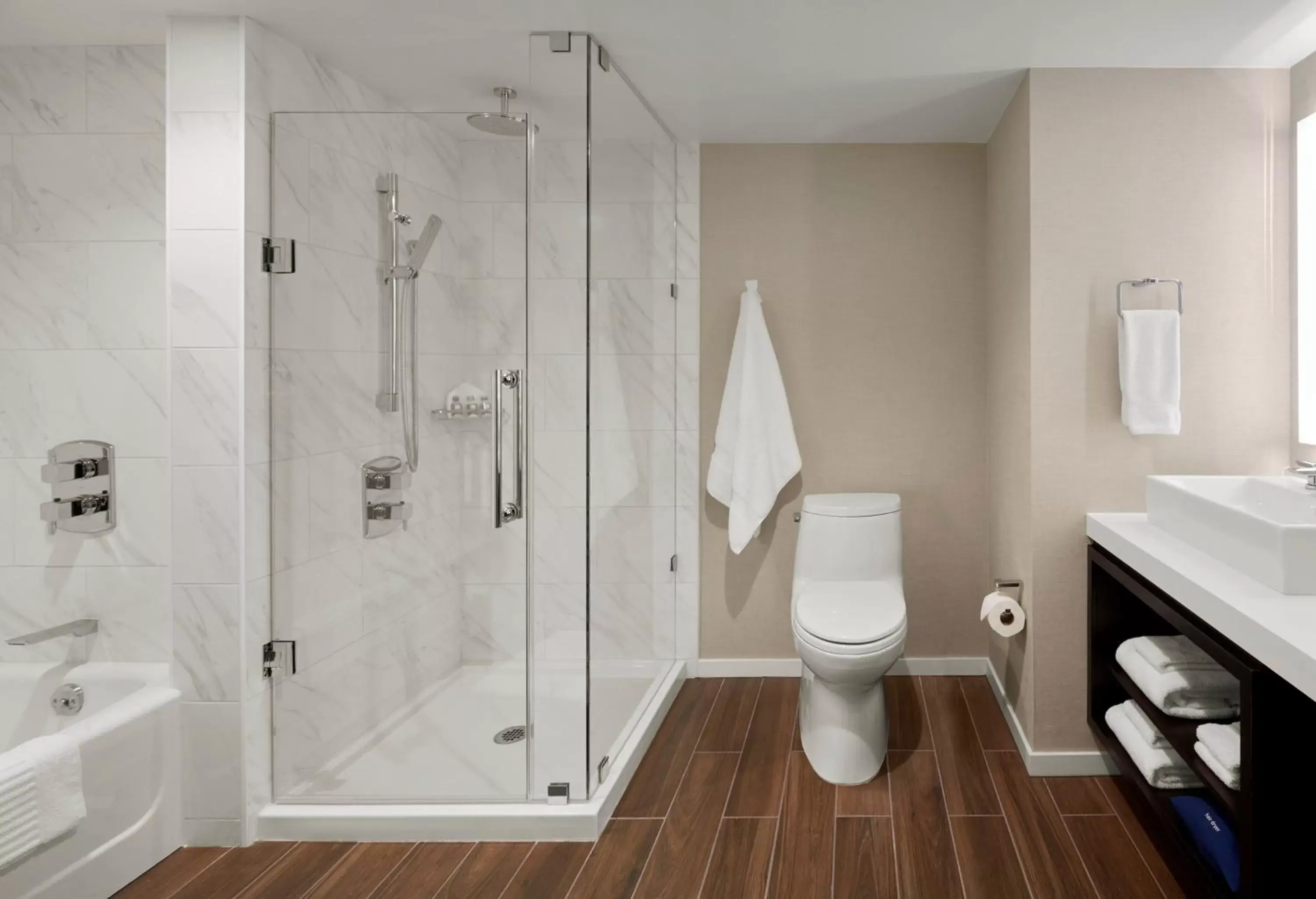 Shower, Bathroom in Hotel Nikko San Francisco