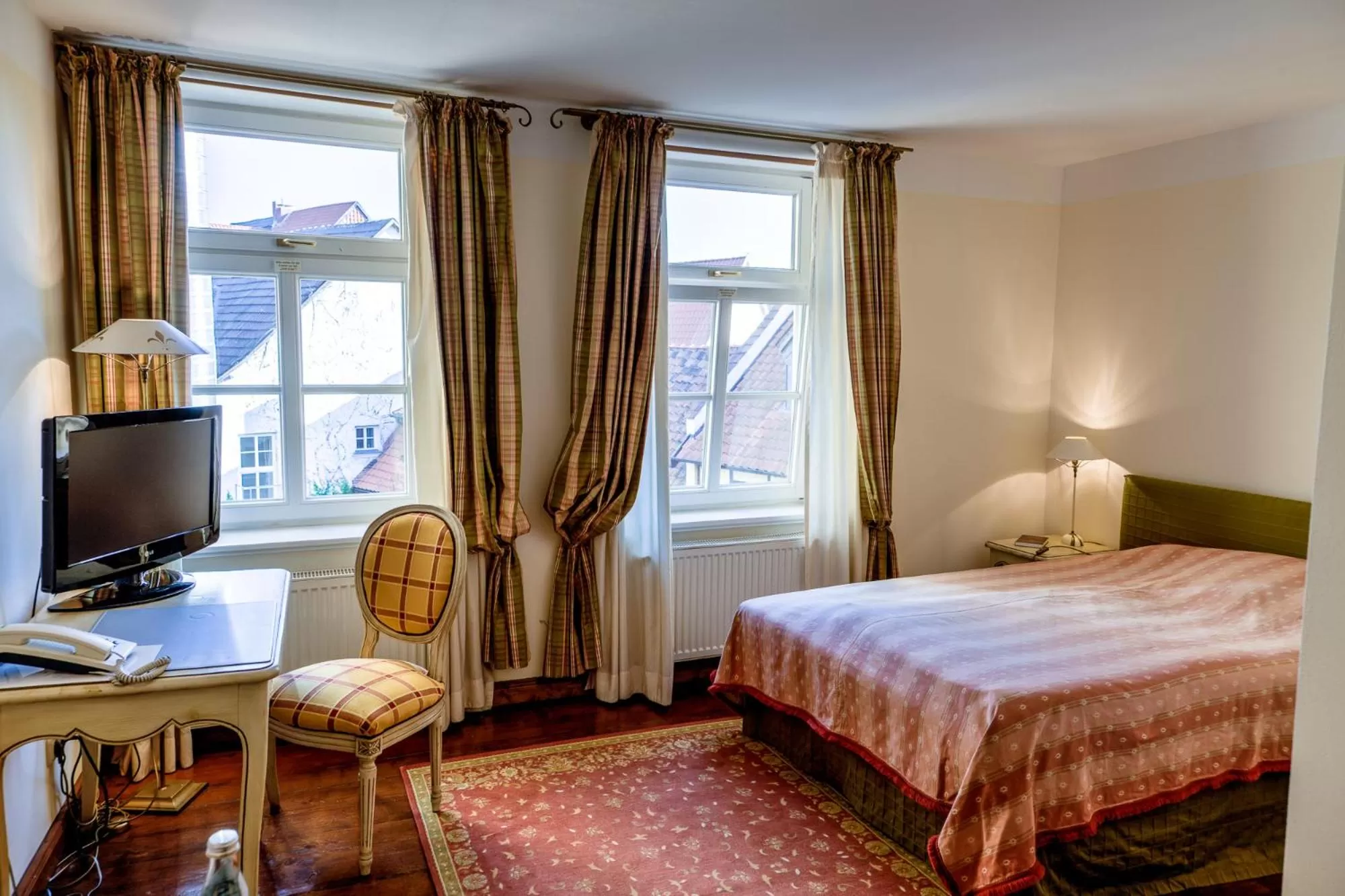 Photo of the whole room, Bed in Hotel Zum Bär