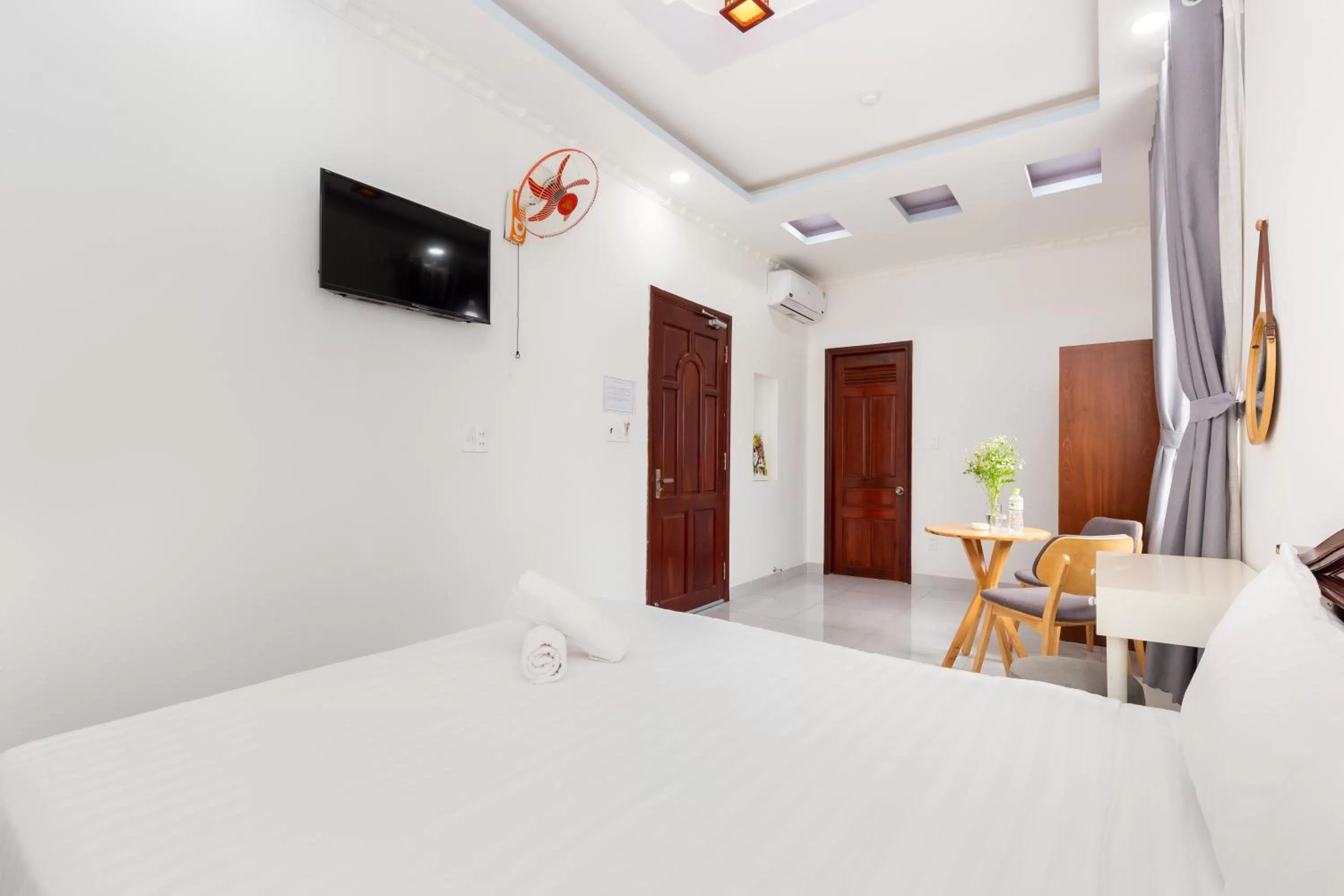 TV and multimedia, Bed in Luxury Vườn Lài Hotel