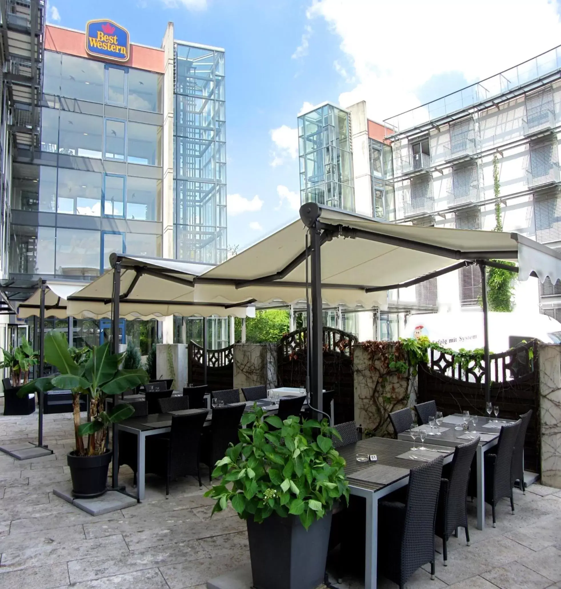 Facade/entrance, Restaurant/Places to Eat in Best Western Plaza Hotel Stuttgart-Ditzingen