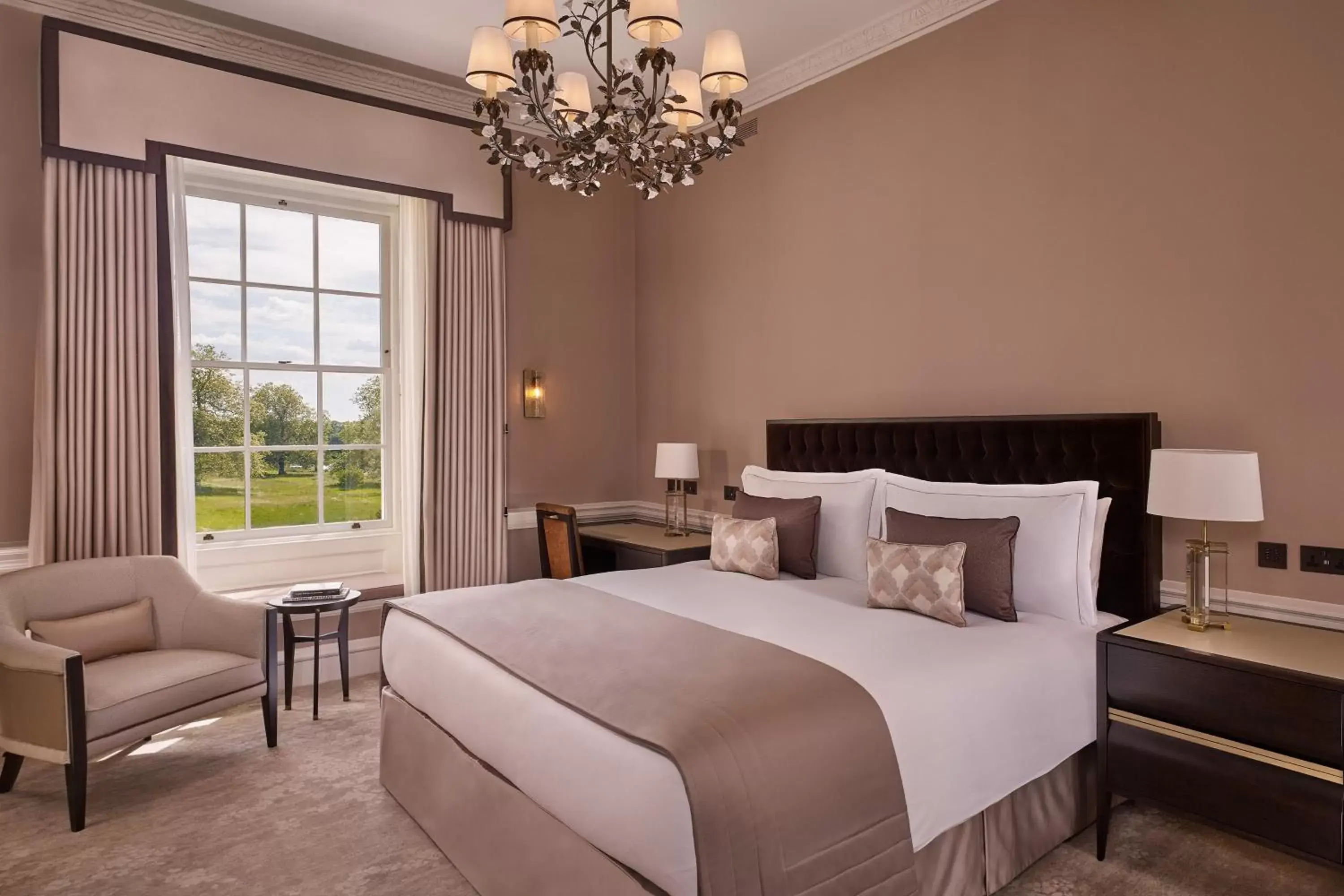 Photo of the whole room, Bed in The Langley, a Luxury Collection Hotel, Buckinghamshire