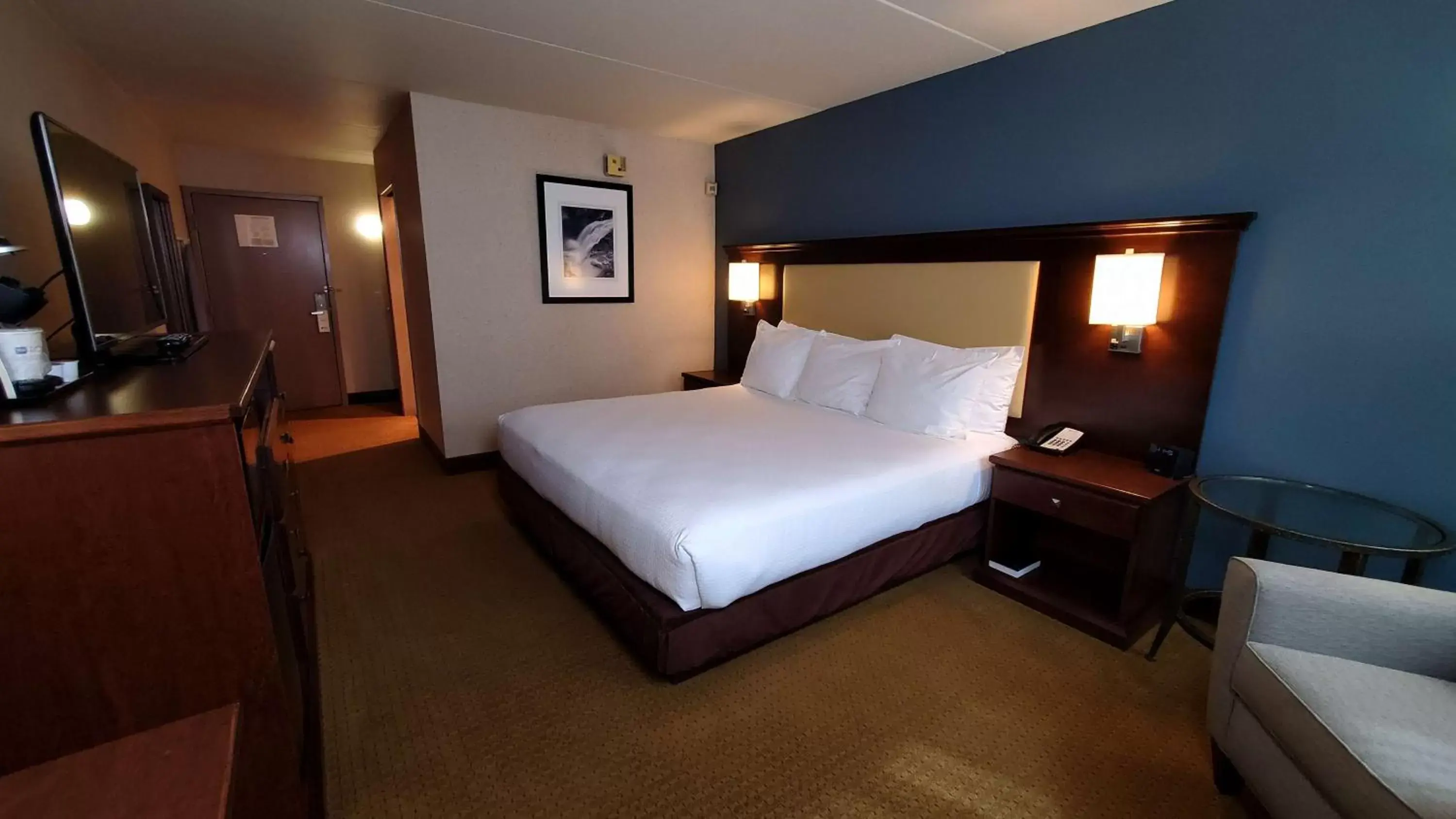 Photo of the whole room, Bed in Best Western Plus Coeur d'Alene Inn