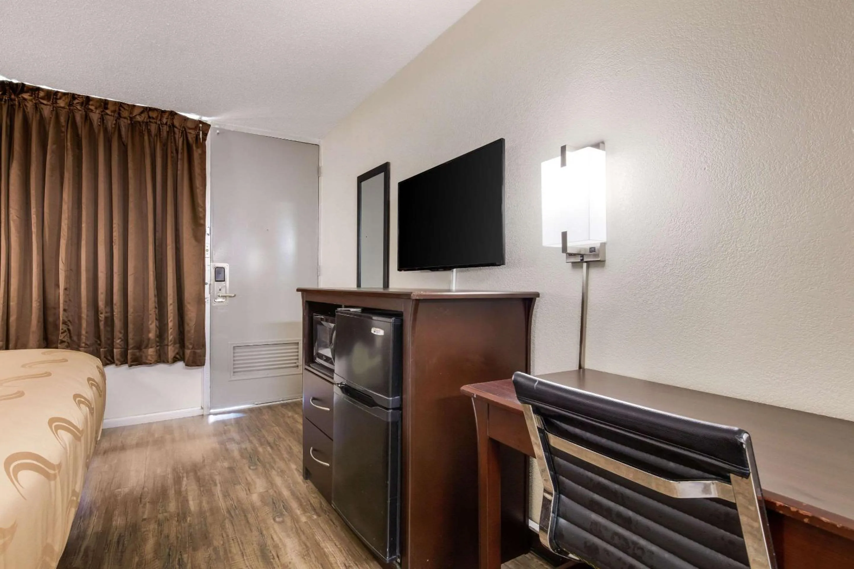 Photo of the whole room, Bed in Quality Inn