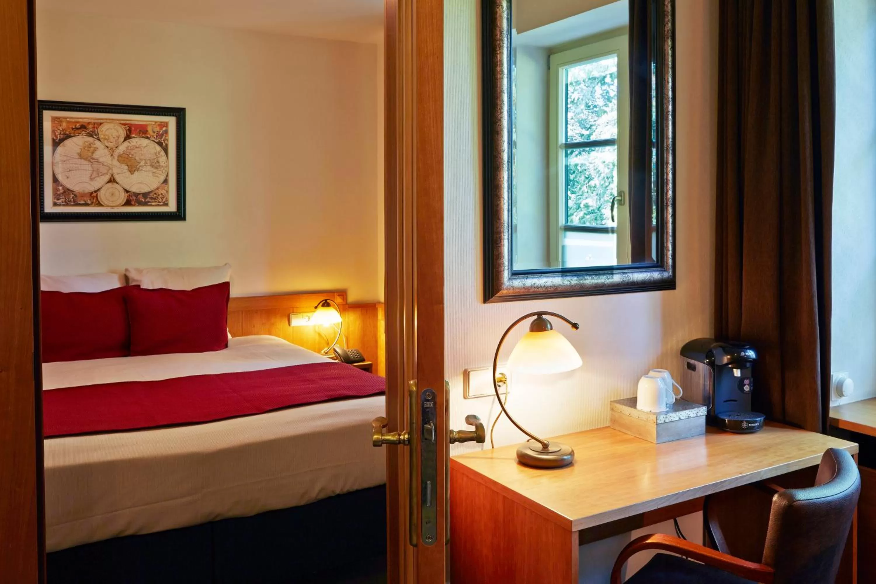 Coffee/tea facilities, Bed in Parkhotel Mastbosch Breda