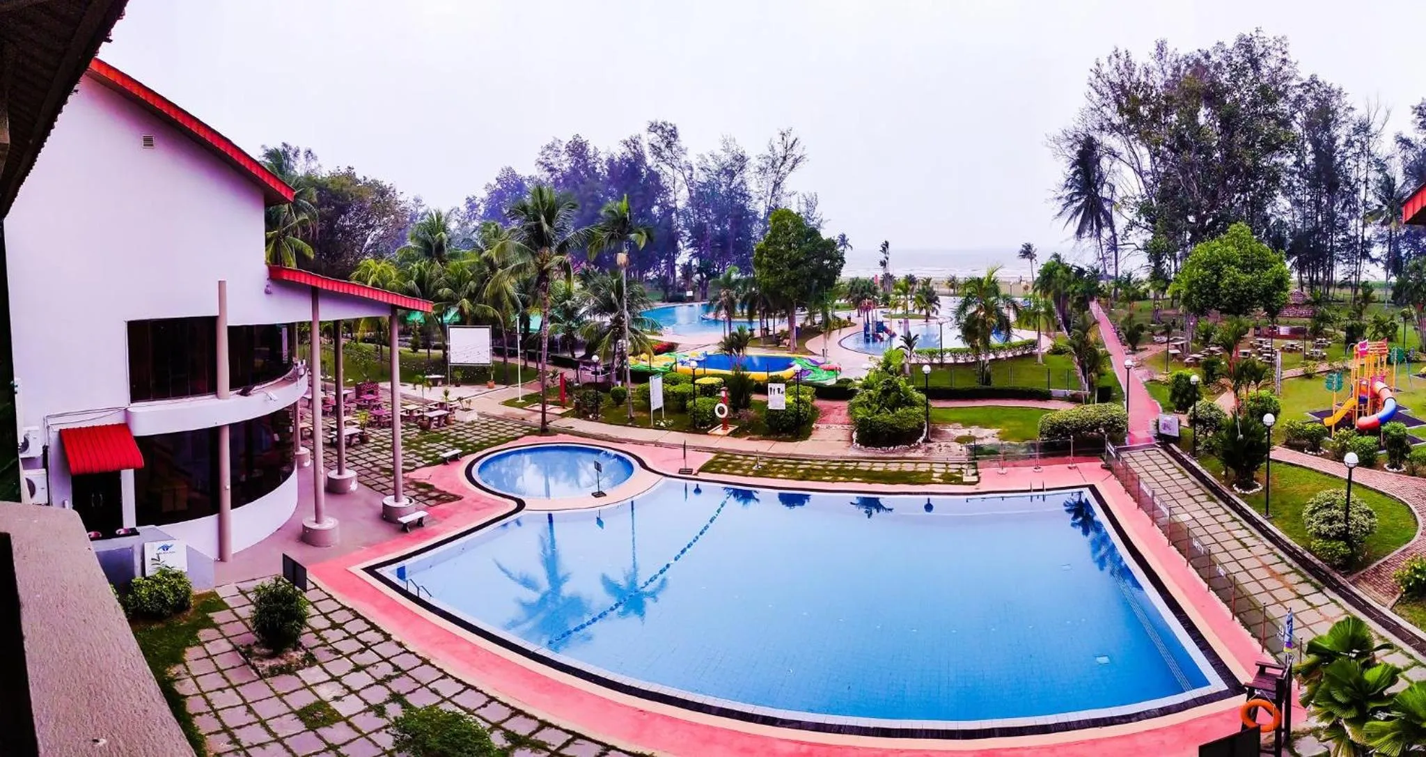 Pool view in De Rhu Beach Resort