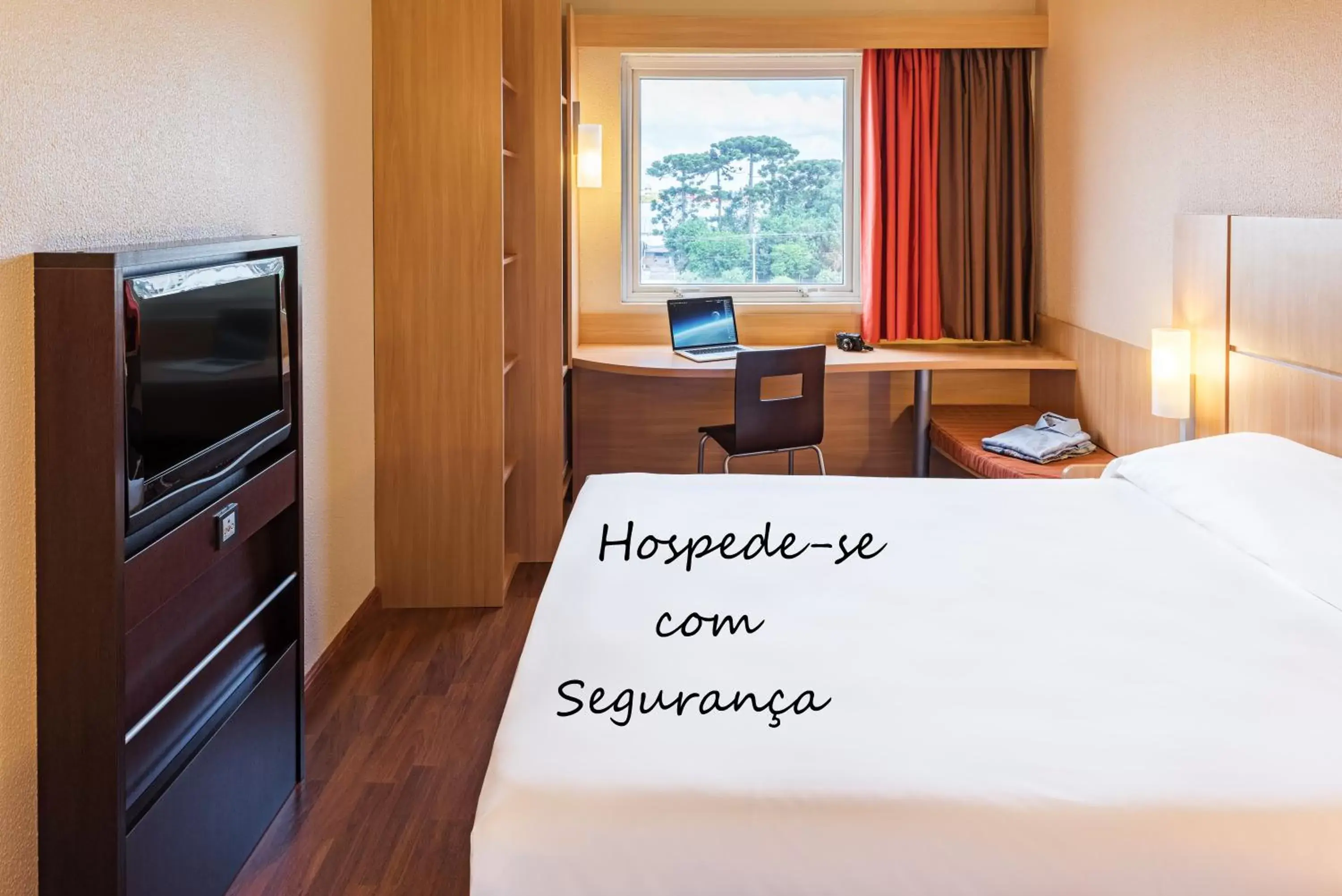 Photo of the whole room, Bed in ibis Curitiba Aeroporto