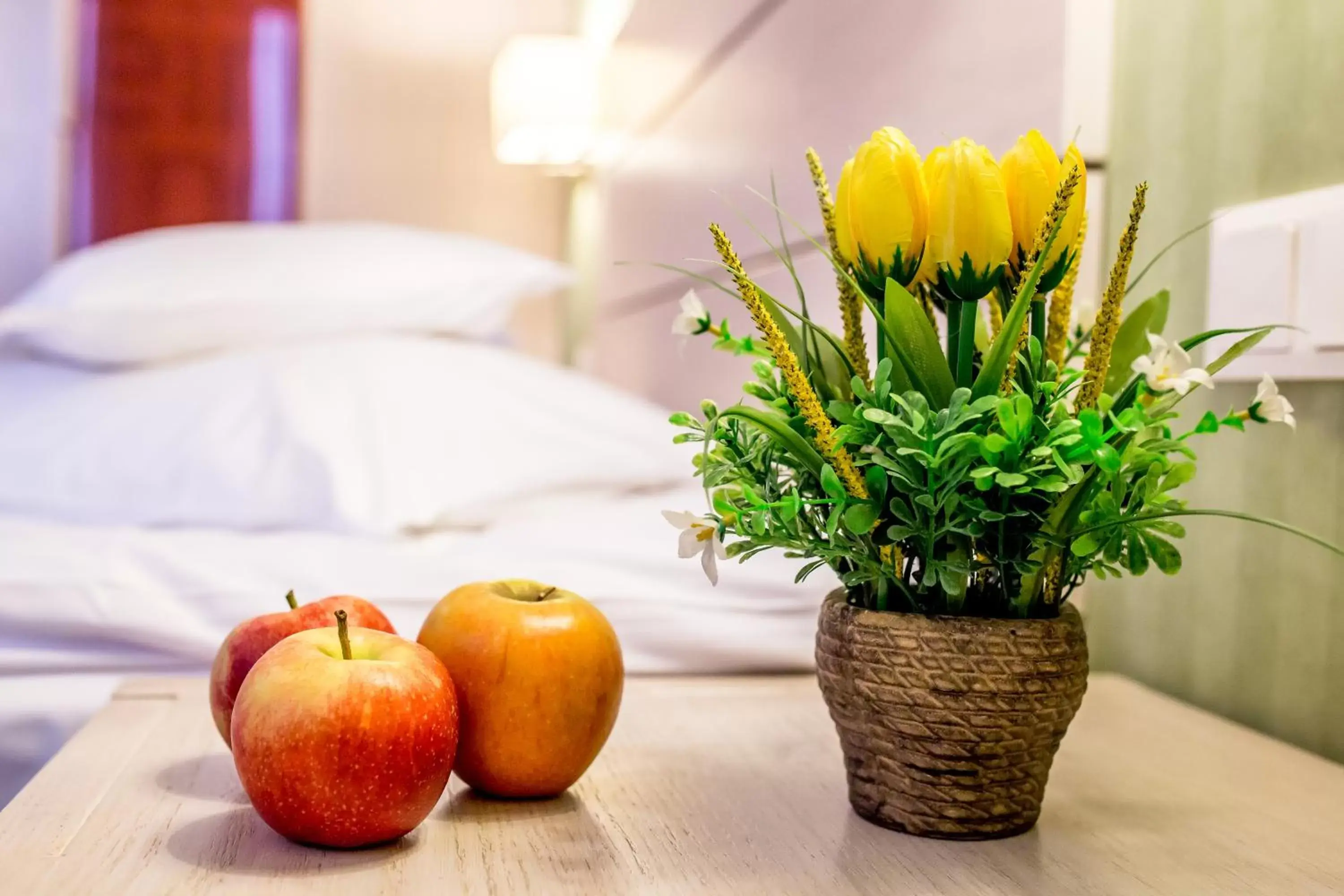 Bedroom, Food in Hotel Golden Tulip Ana Tower Sibiu