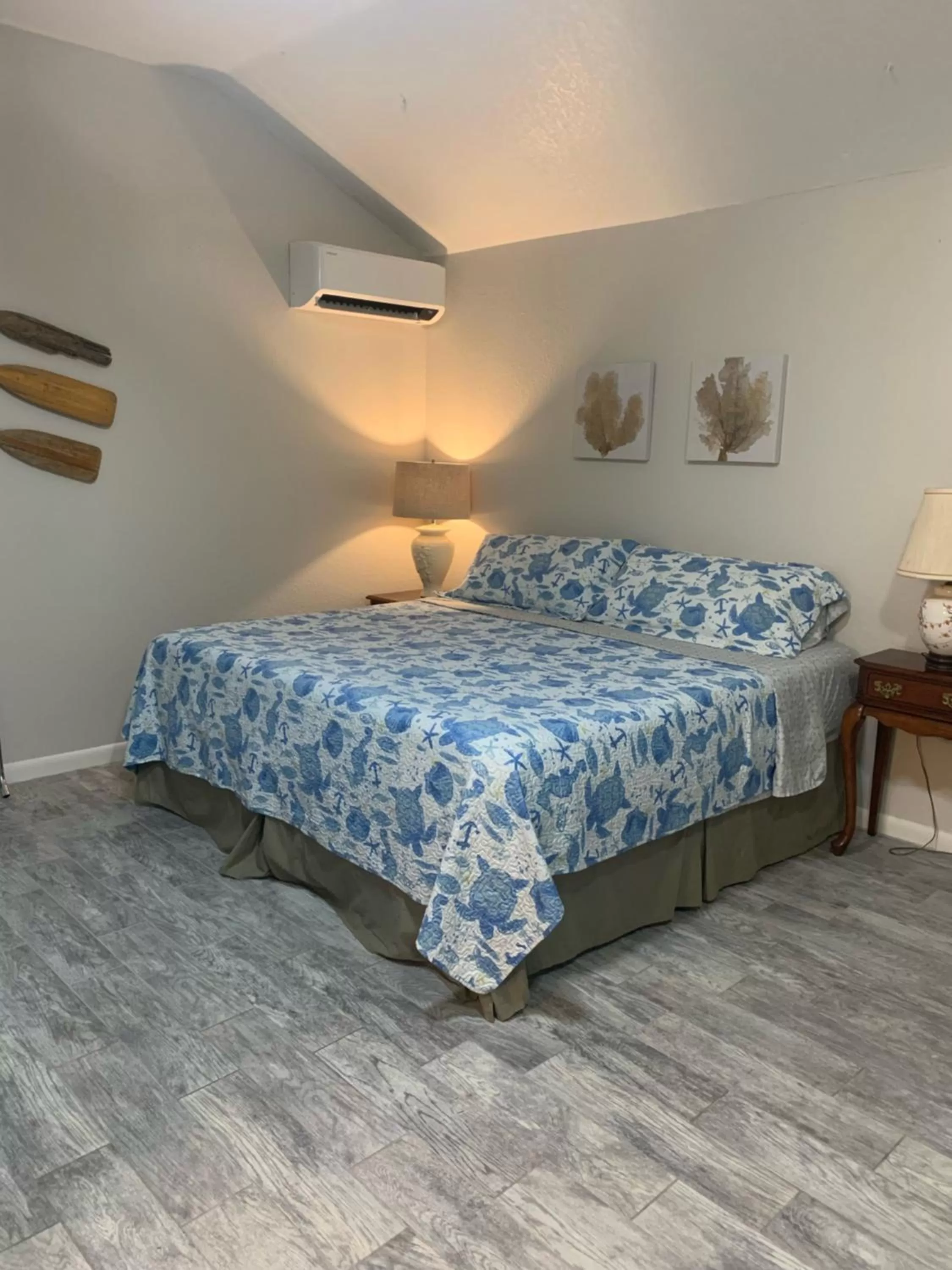 Bed in Nature Coast Inn & Cottages