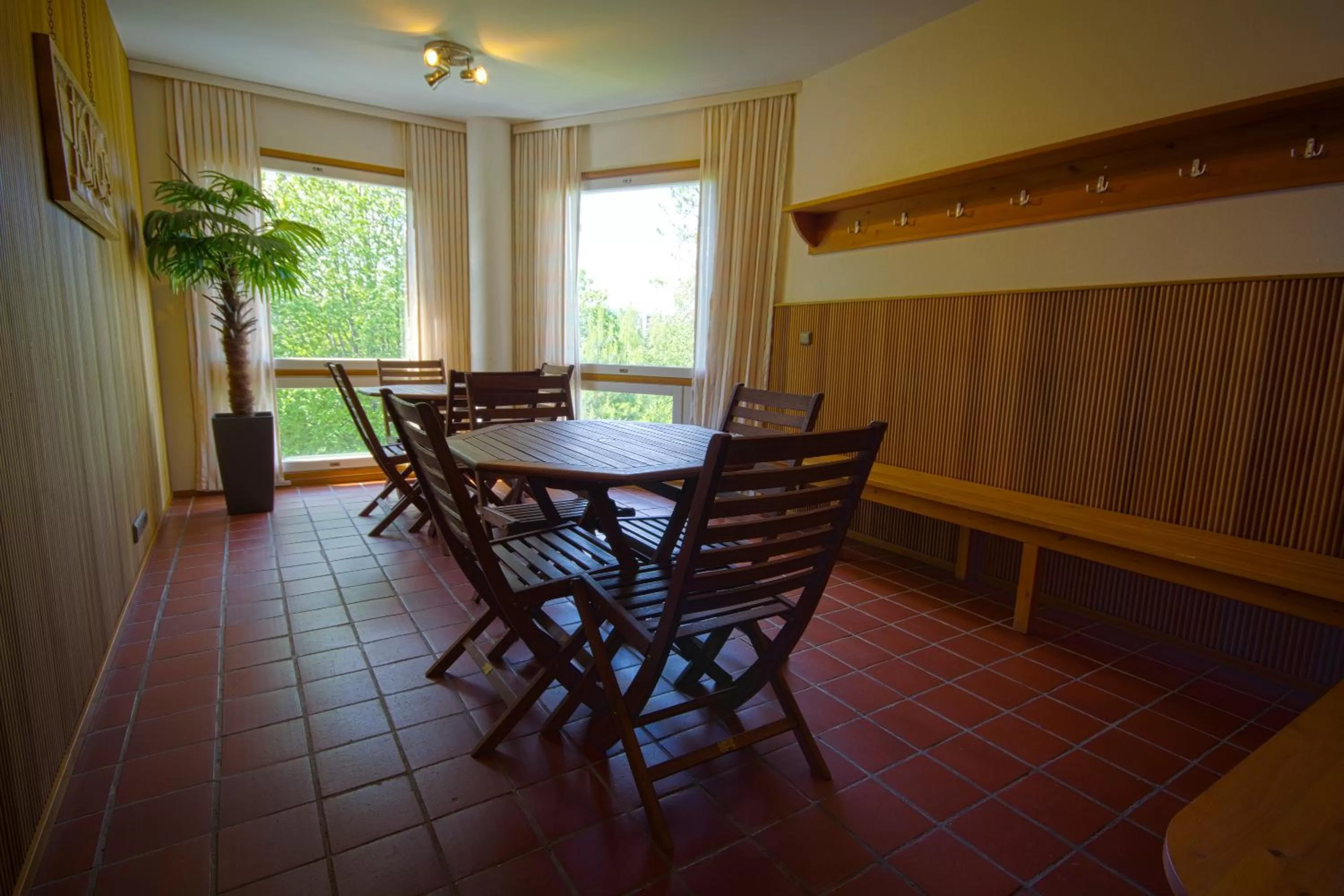 Seating area, Dining Area in Hotelli Pesti