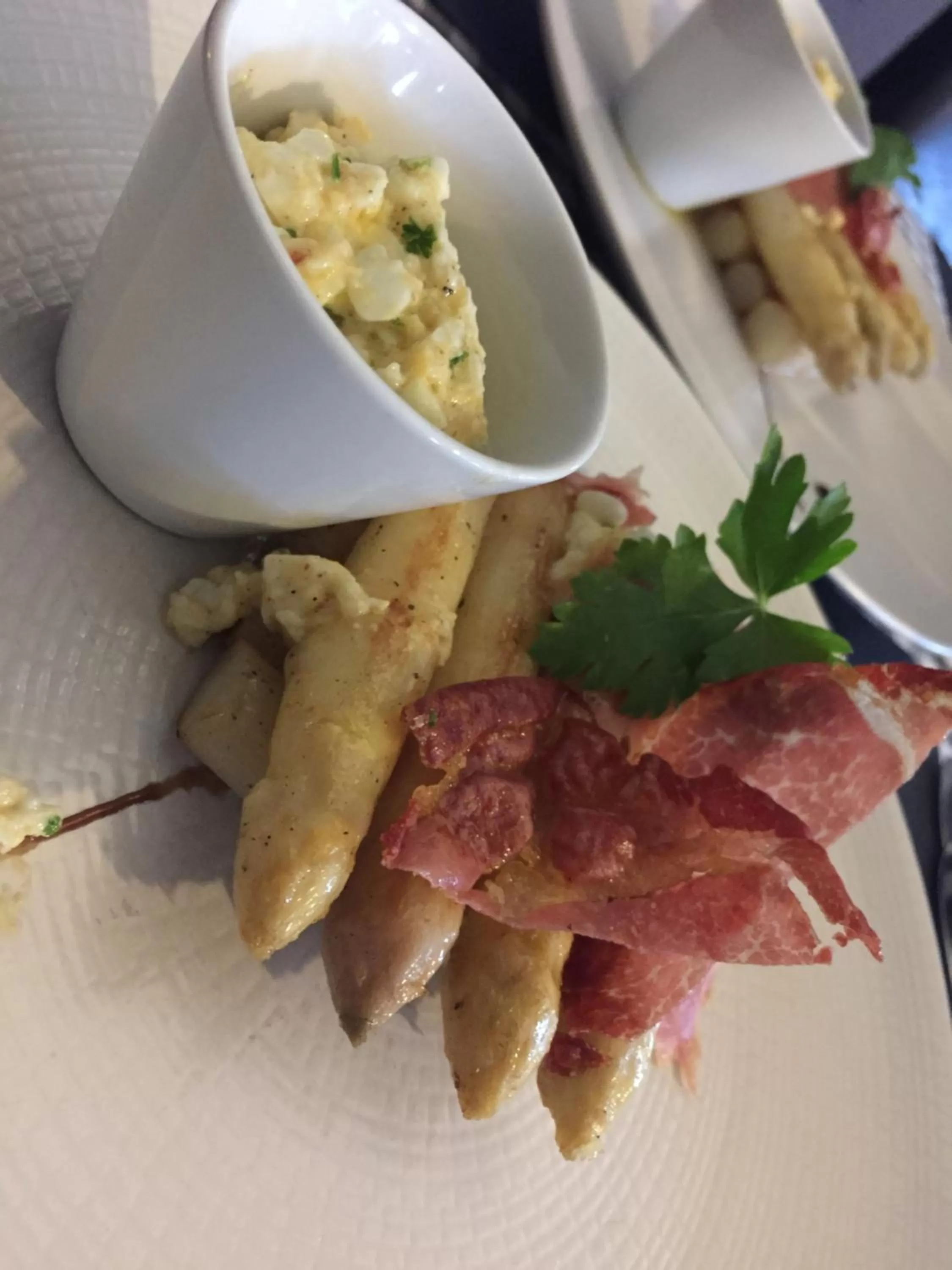 Restaurant/places to eat in New Hotel de Lives