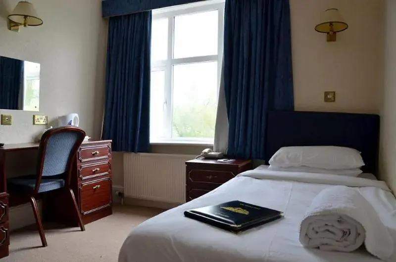 Bedroom, Bed in The Thames Hotel