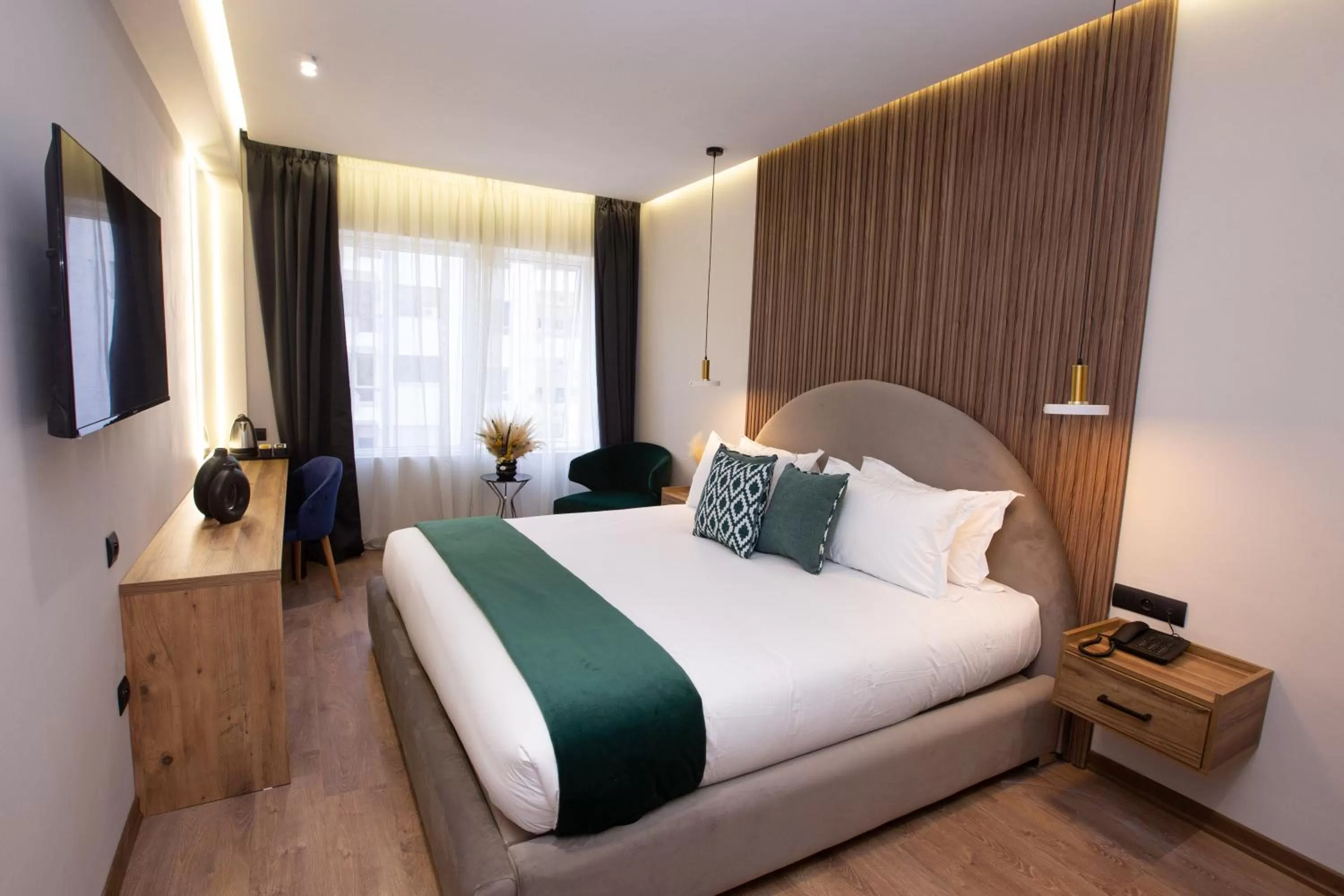 Photo of the whole room, Bed in Le M Hôtel