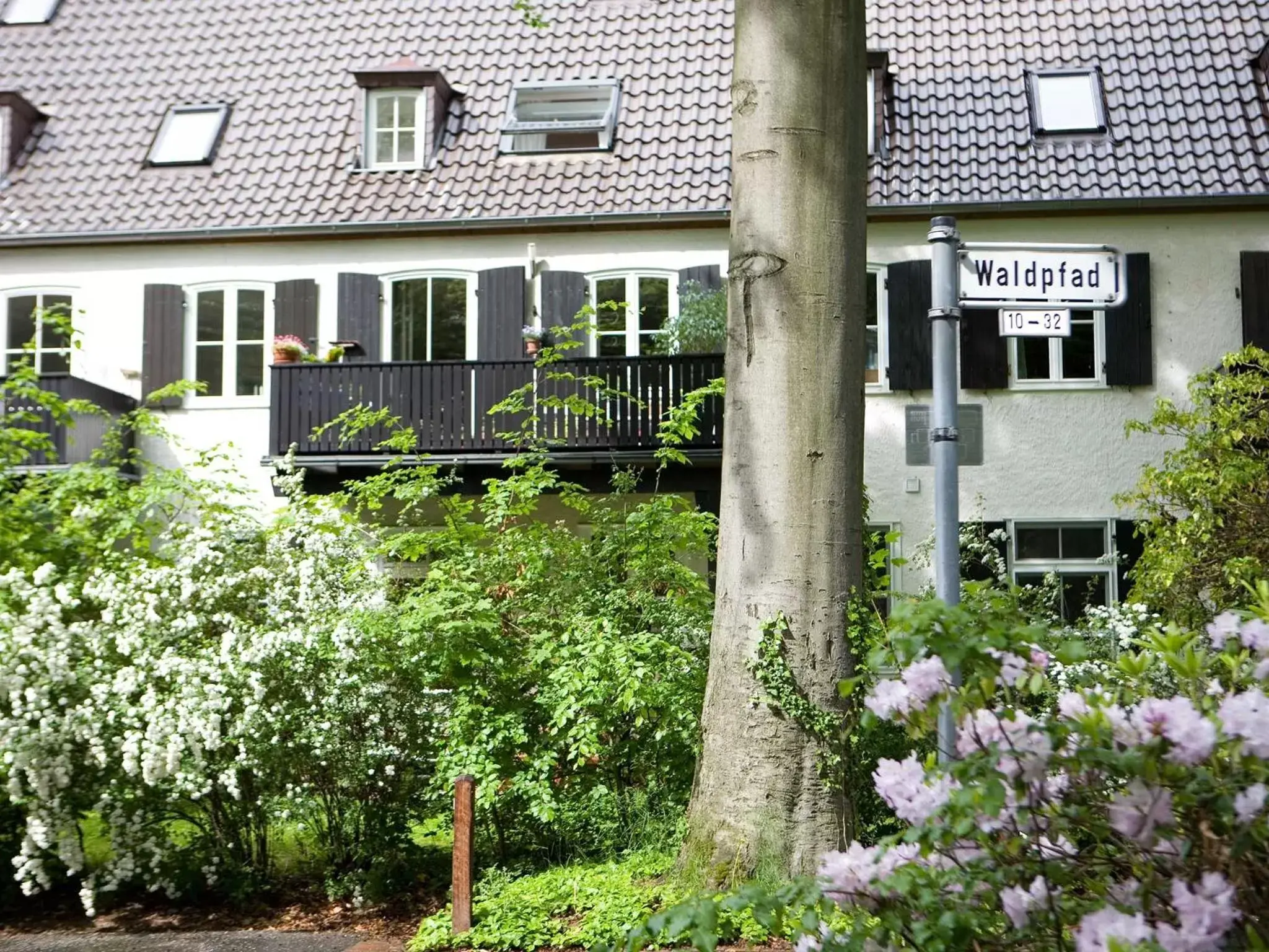 Facade/entrance, Property Building in Parkhotel Wolfsburg