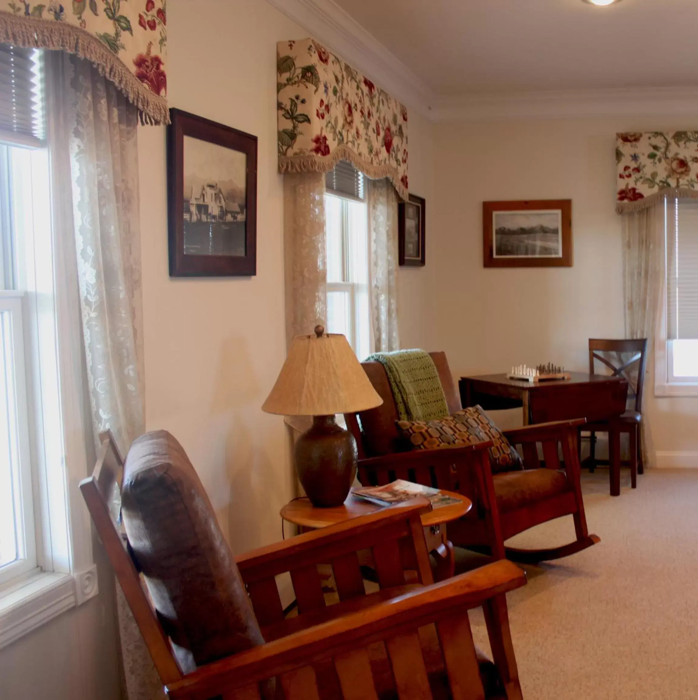 Dining Area in Lamp Post Lodge