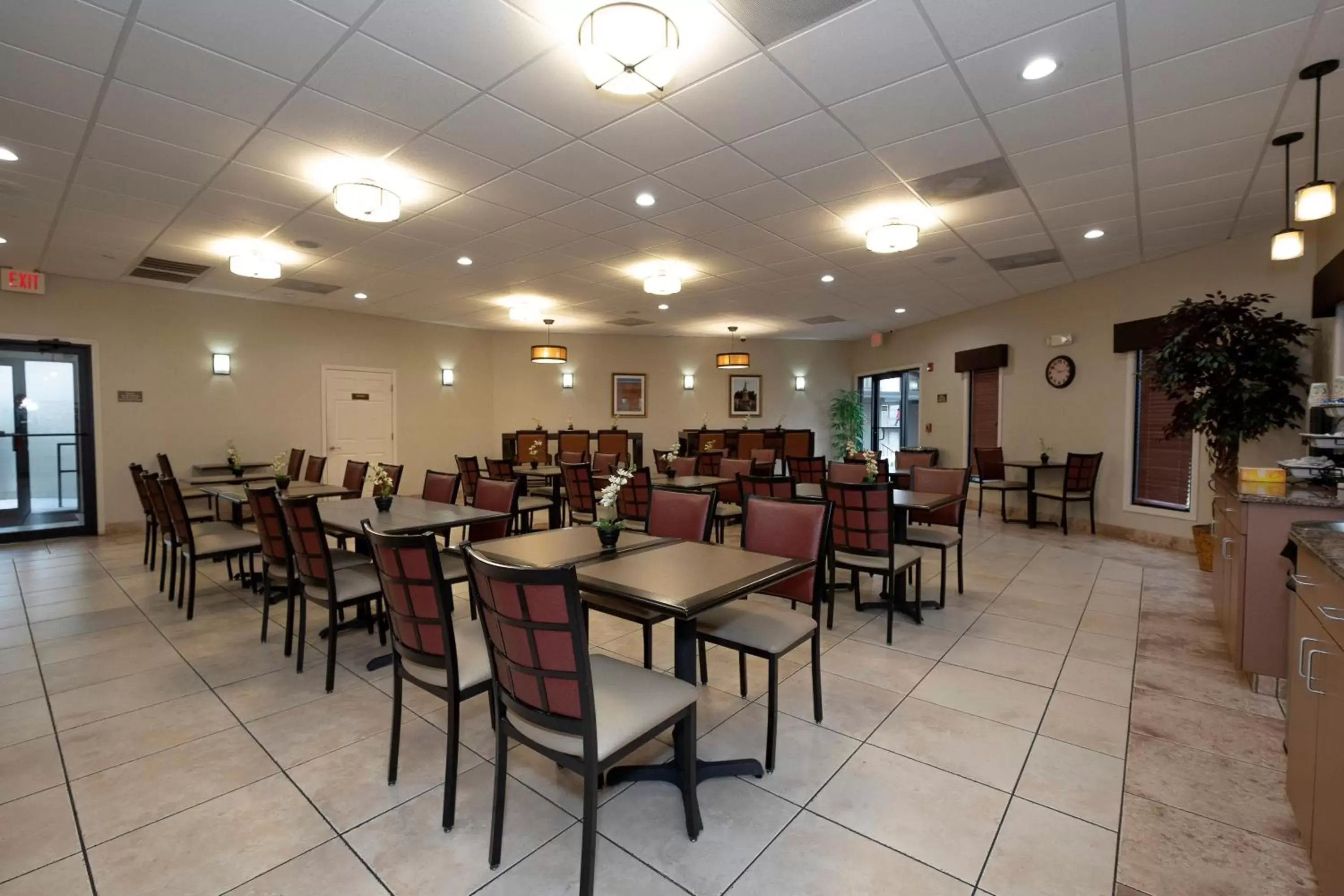 Breakfast, Restaurant/Places to Eat in Red Roof Inn Dothan