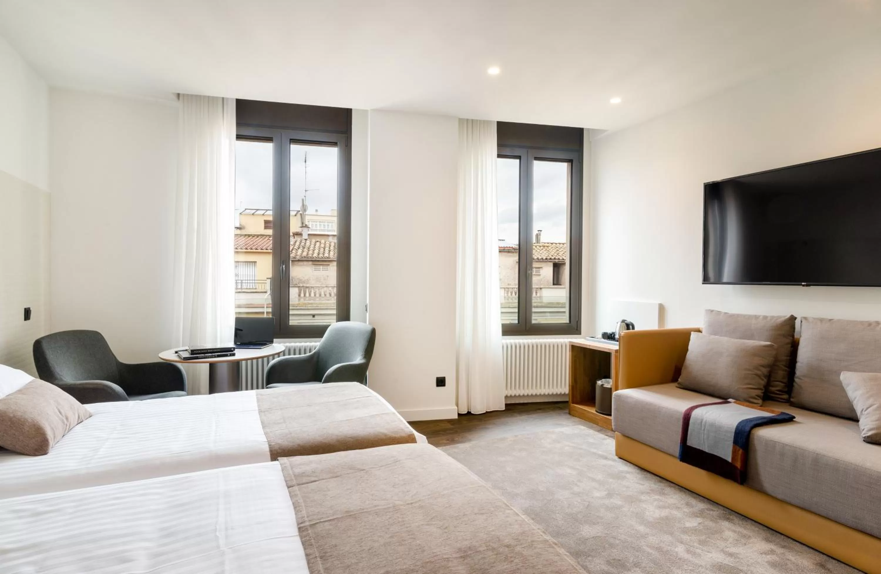 Living room, Bed in Peninsular