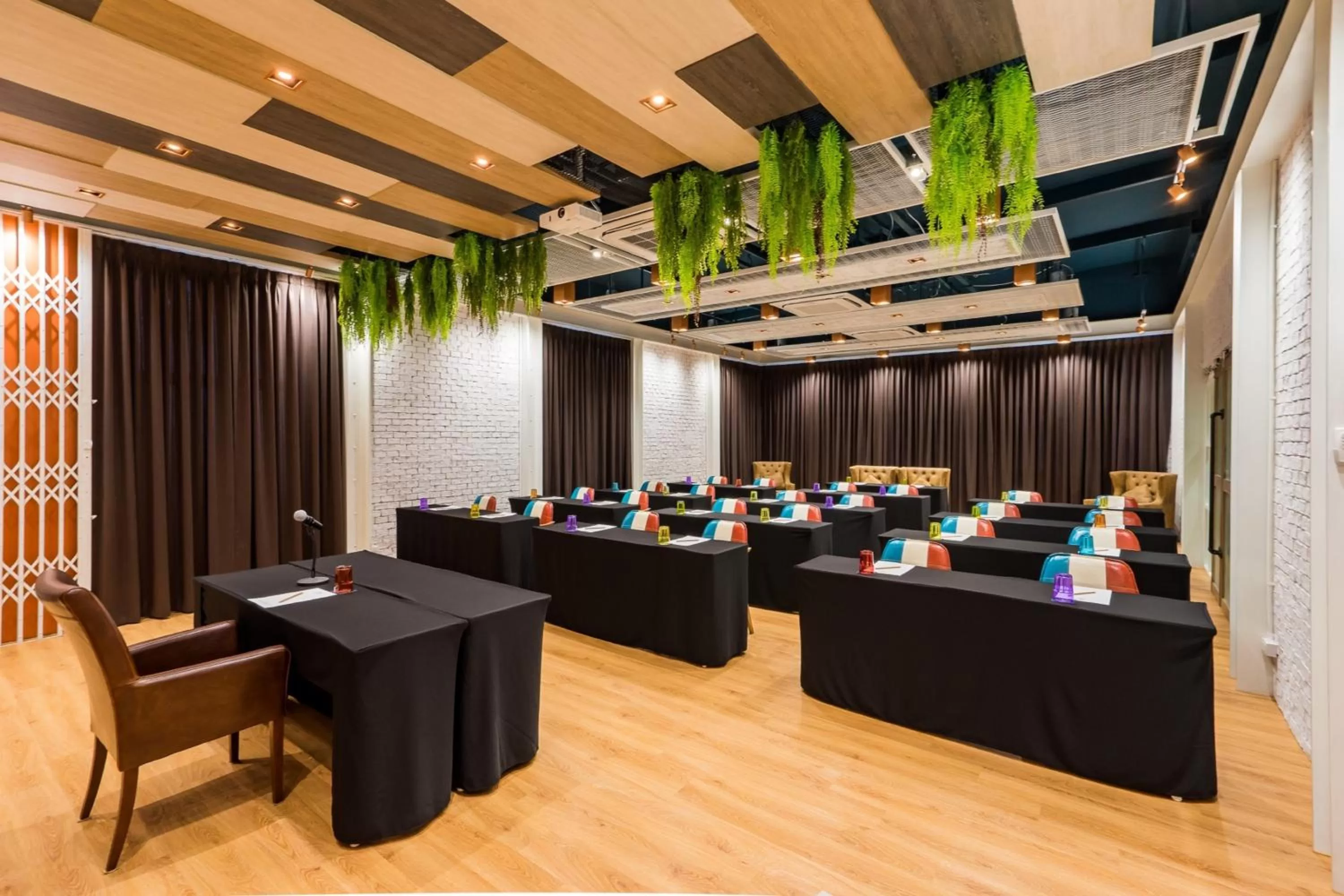 Meeting/conference room in SureStay Plus by Best Western T Pattaya
