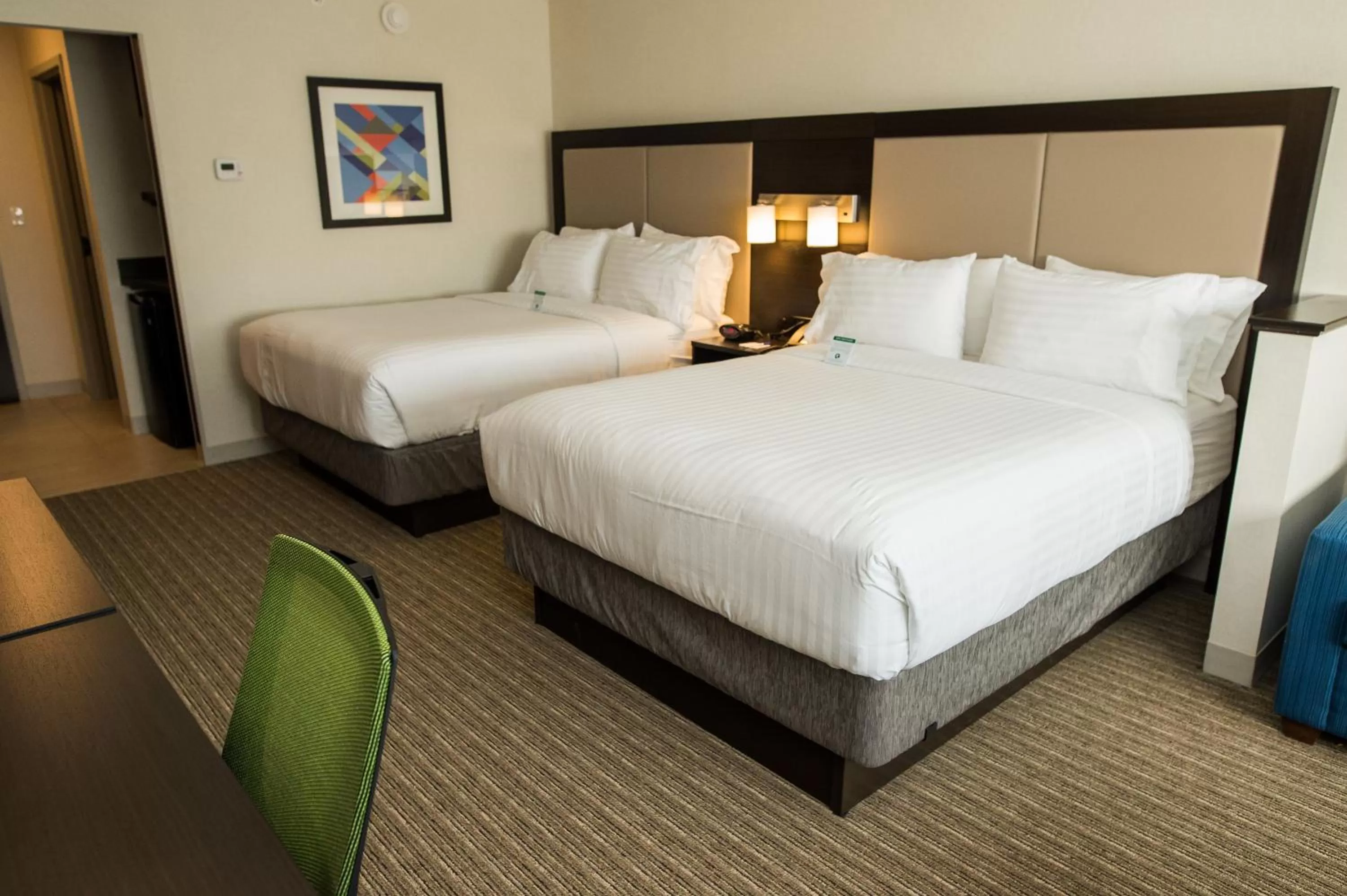 Photo of the whole room, Bed in Holiday Inn Express & Suites - Marietta by IHG