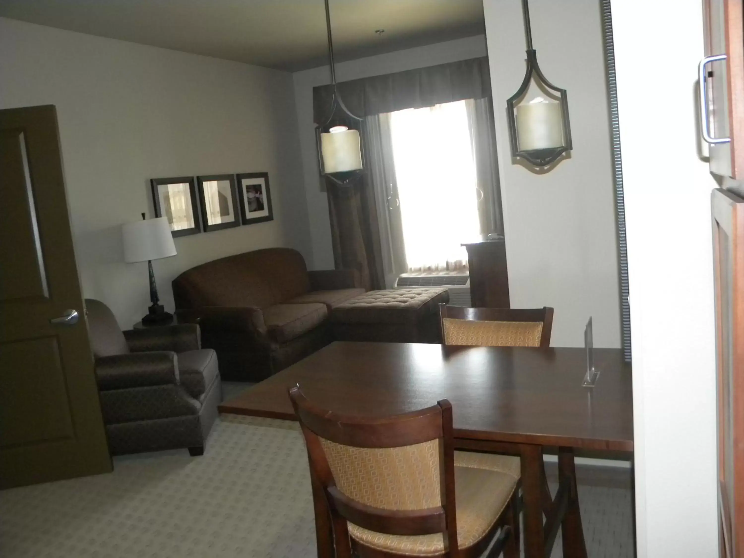 Dining area, Seating Area in Teddy's Residential Suites Watford City