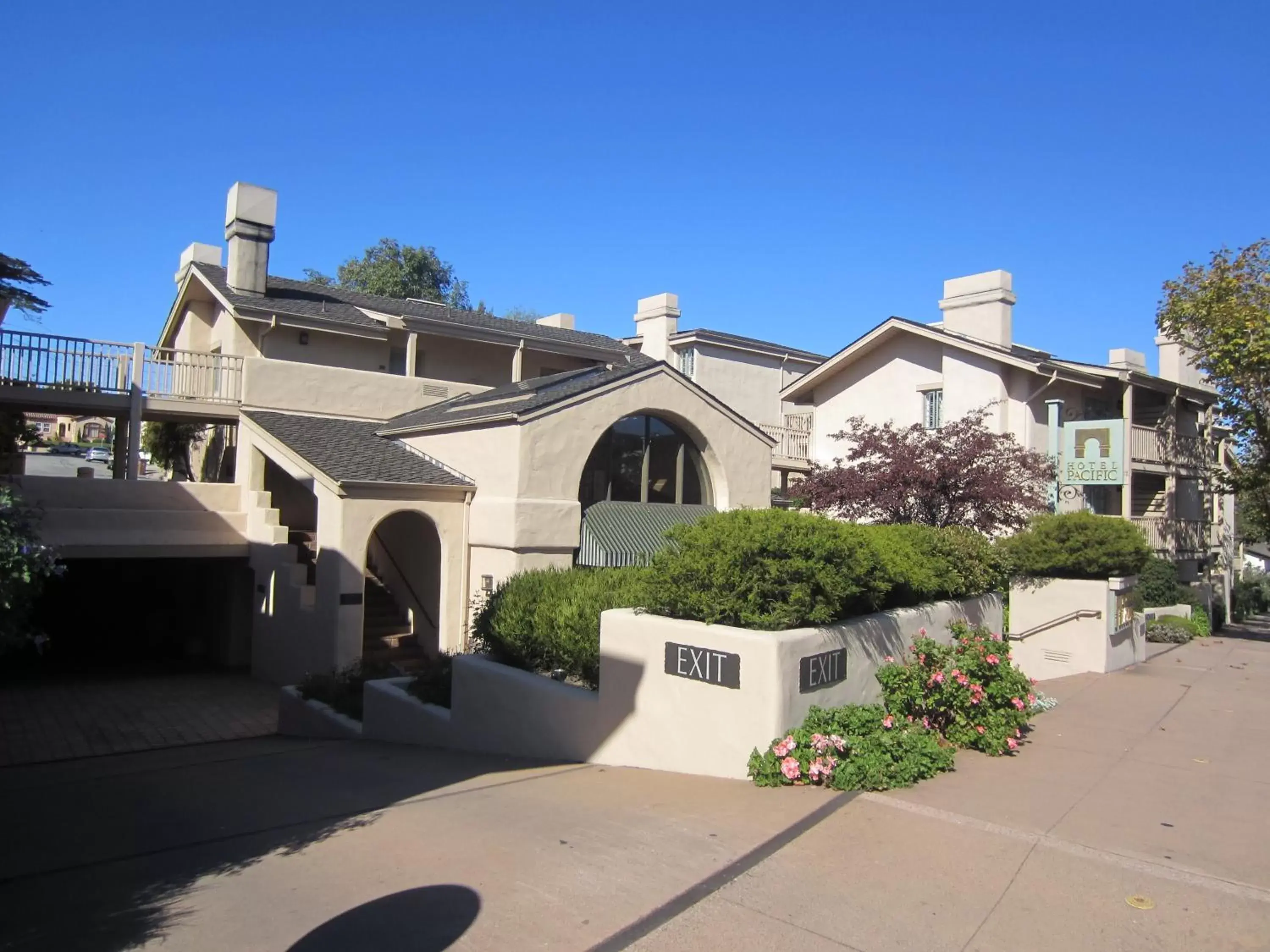 Facade/entrance in Hotel Pacific Facade/entrance in Hotel Pacific